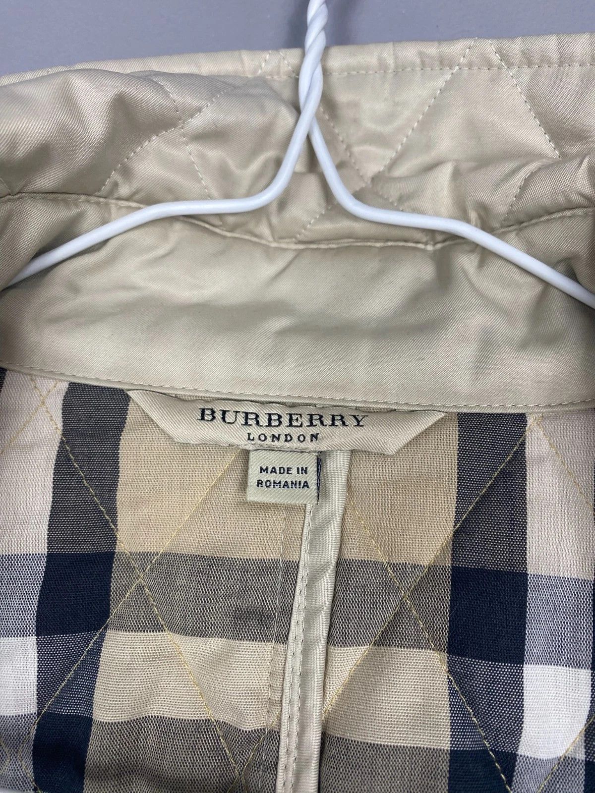 Burberry Burberry Women's Quilted Jacket – Ivory / Cream, Size M Size M / US 6-8 / IT 42-44 - 7 Thumbnail