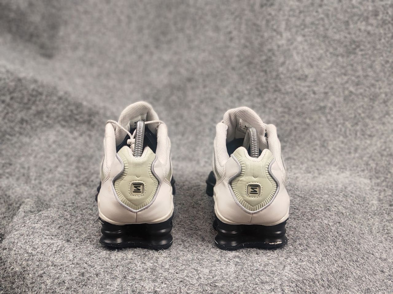 Nike Nike Shox TL Light Bone Off Noir-Olive Sneakers Vintage Y2K Size US 7.5 / IT 37.5 - 14 Thumbnail