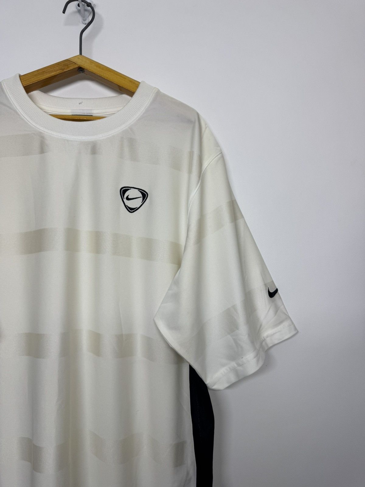 Nike Vintage Y2k Nike Swoosh Logo T-Shirt Size US XL / EU 56 / 4 - 5 Thumbnail