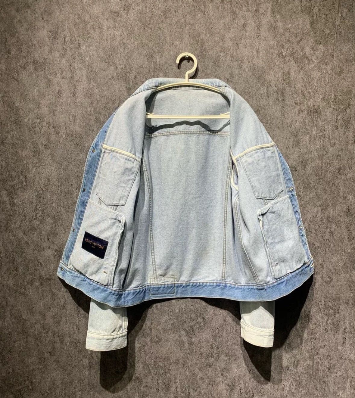 Louis Vuitton Louis Vuitton blue washed denim jacket tag jacket Size US S / EU 44-46 / 1 - 4 Thumbnail