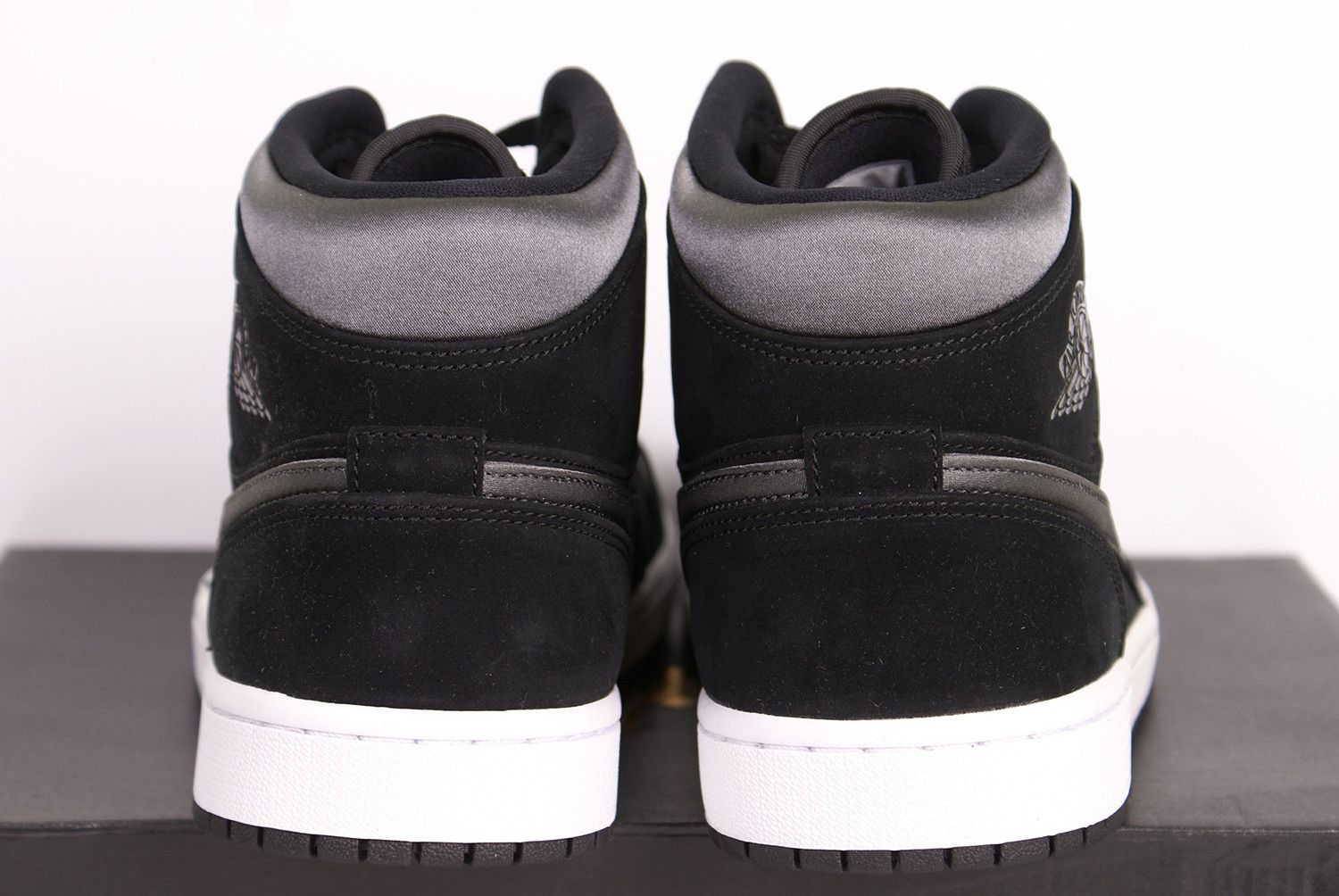 Jordan Brand 2019 Nike Air Jordan 1 Mid SE Nylon BLACK GREY 852542 012 Size US 10 / EU 43 - 6 Thumbnail