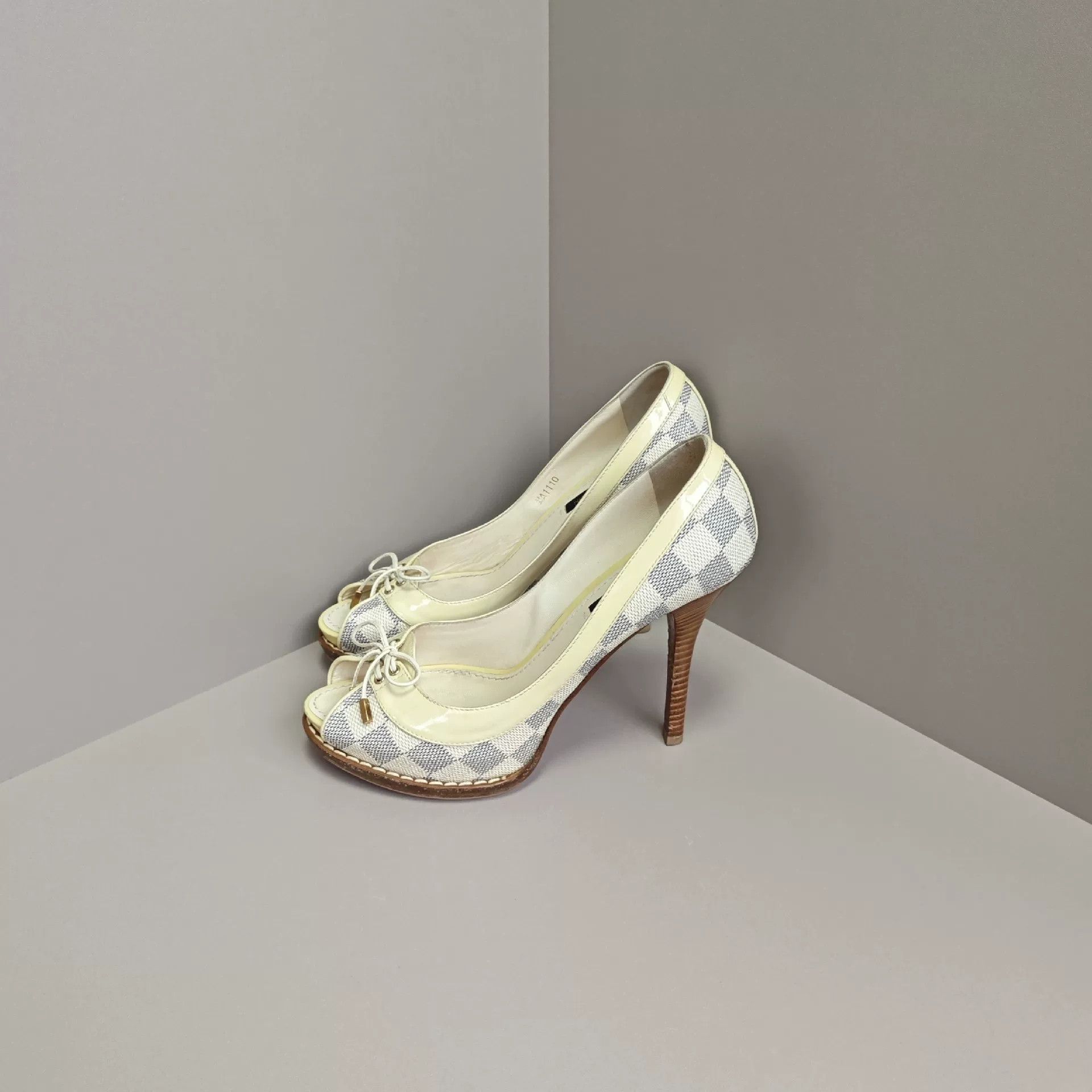 Louis Vuitton Louis Vuitton Checkered Lowtop Sneakers us_5 Women Size US 5 / IT 35 - 1 Thumbnail