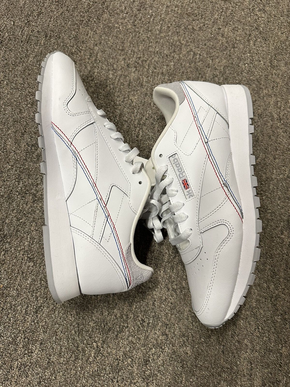 Reebok Reebok classic low top sneakers Size US 10.5 / EU 43-44 - 1 Thumbnail