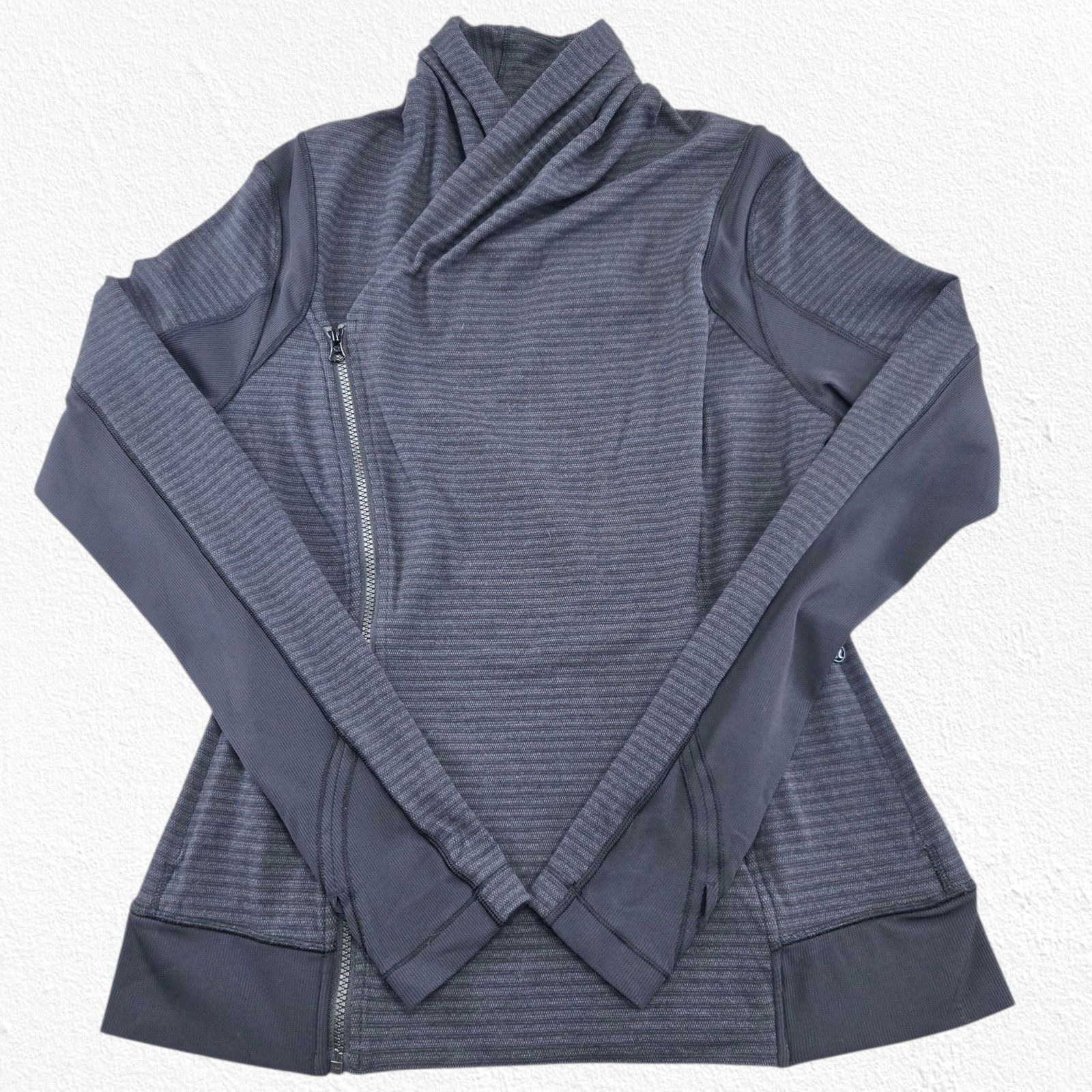 Lululemon Lululemon Gray Microstripe Scuba Funnel Neck Jacket Size 6 Size M / US 6-8 / IT 42-44 - 2 Thumbnail