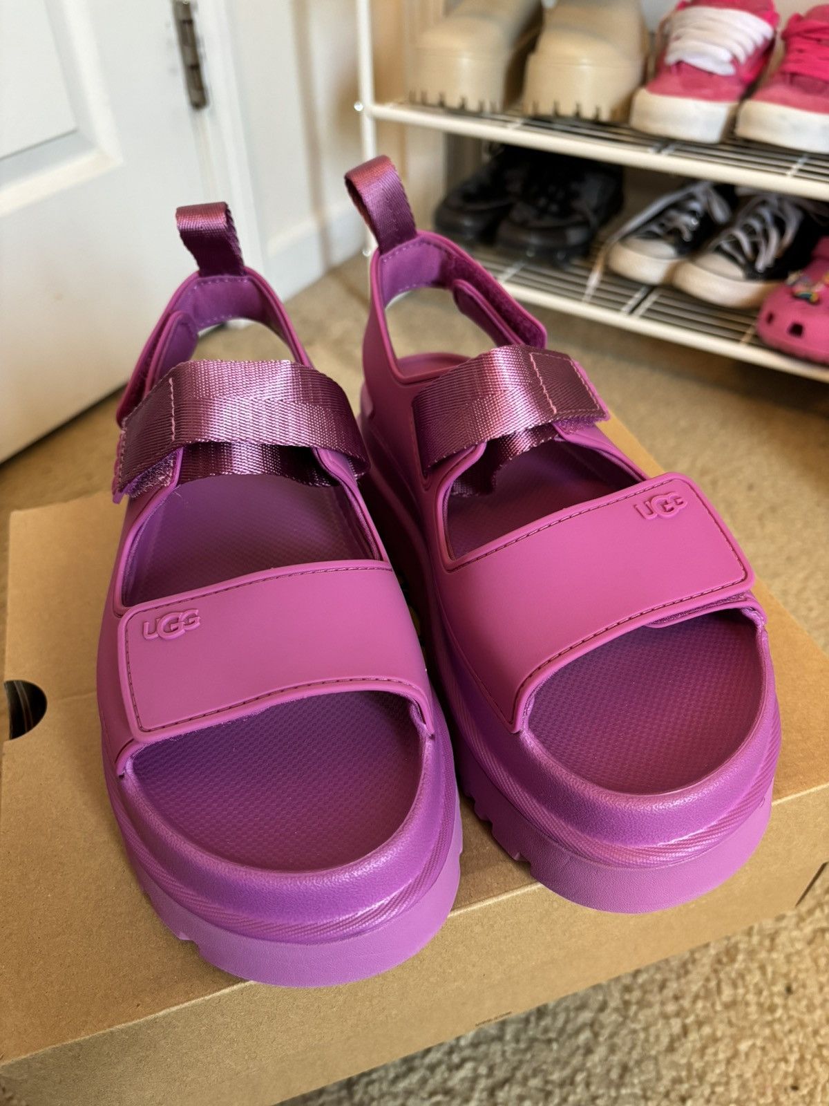 Ugg Ugg Goldenglow Sandals Size US 7 / IT 37 - 3 Thumbnail