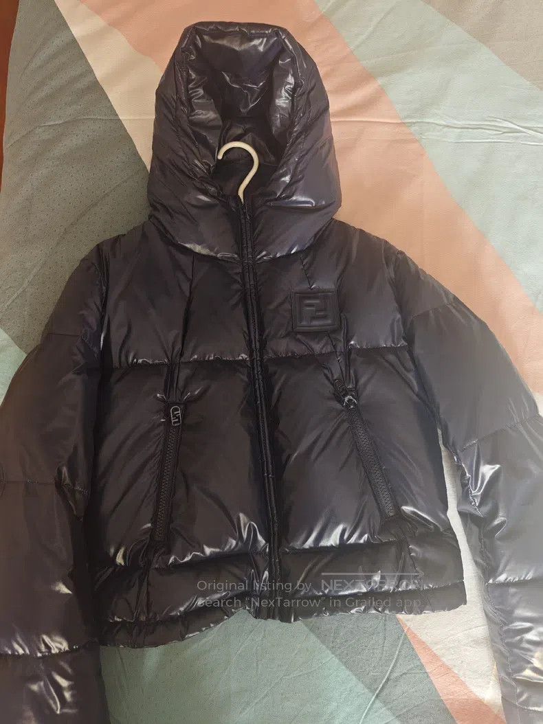 Fendi Fendi Women's Short Down Jacket, Navy Blue Size M / US 6-8 / IT 42-44 - 1 Thumbnail