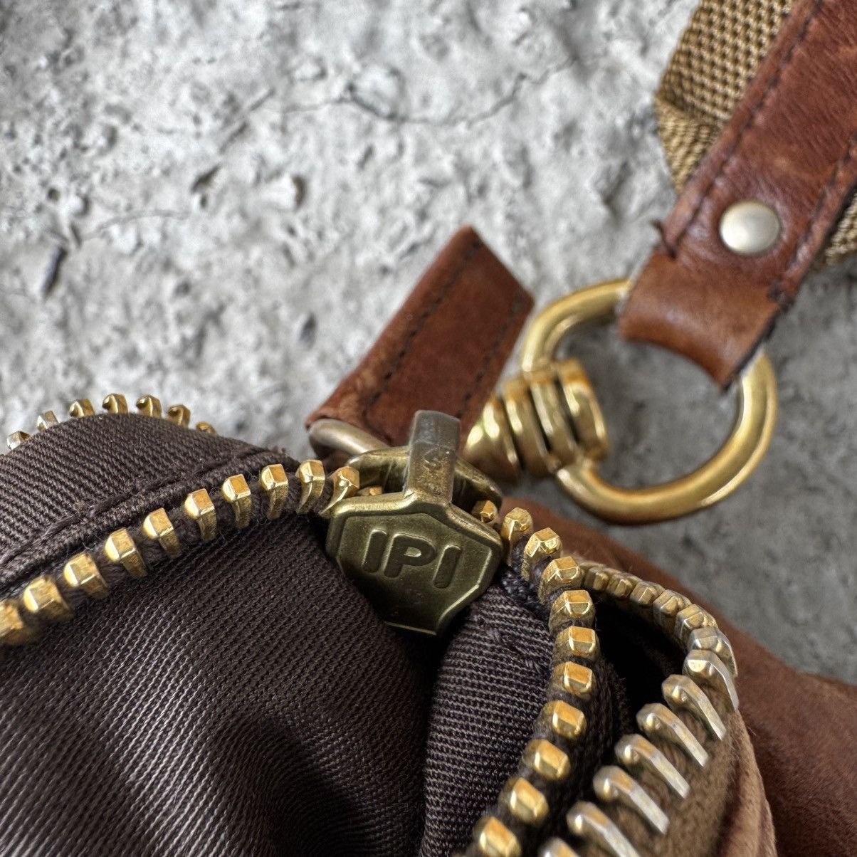 Miu Miu Miu Miu Distressed Leather Messenger/ Crossbody Shoulder Bag Size ONE SIZE - 9 Thumbnail