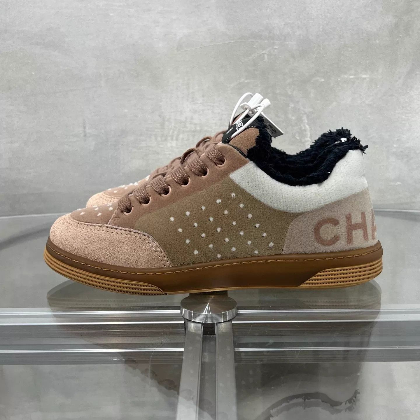 Chanel Chanel khaki suede sneakers EU 36.5 Size US 6 / IT 36 - 3 Thumbnail