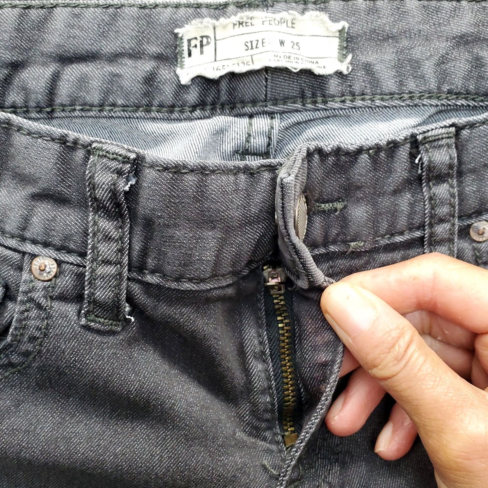 Free People Free People Skinny Jeans Women 5-Pocket Denim Multicolor 25" Inseam 25.5" zipper? Button? Size 25 - NY Size 42" / US 20 - 6 Thumbnail