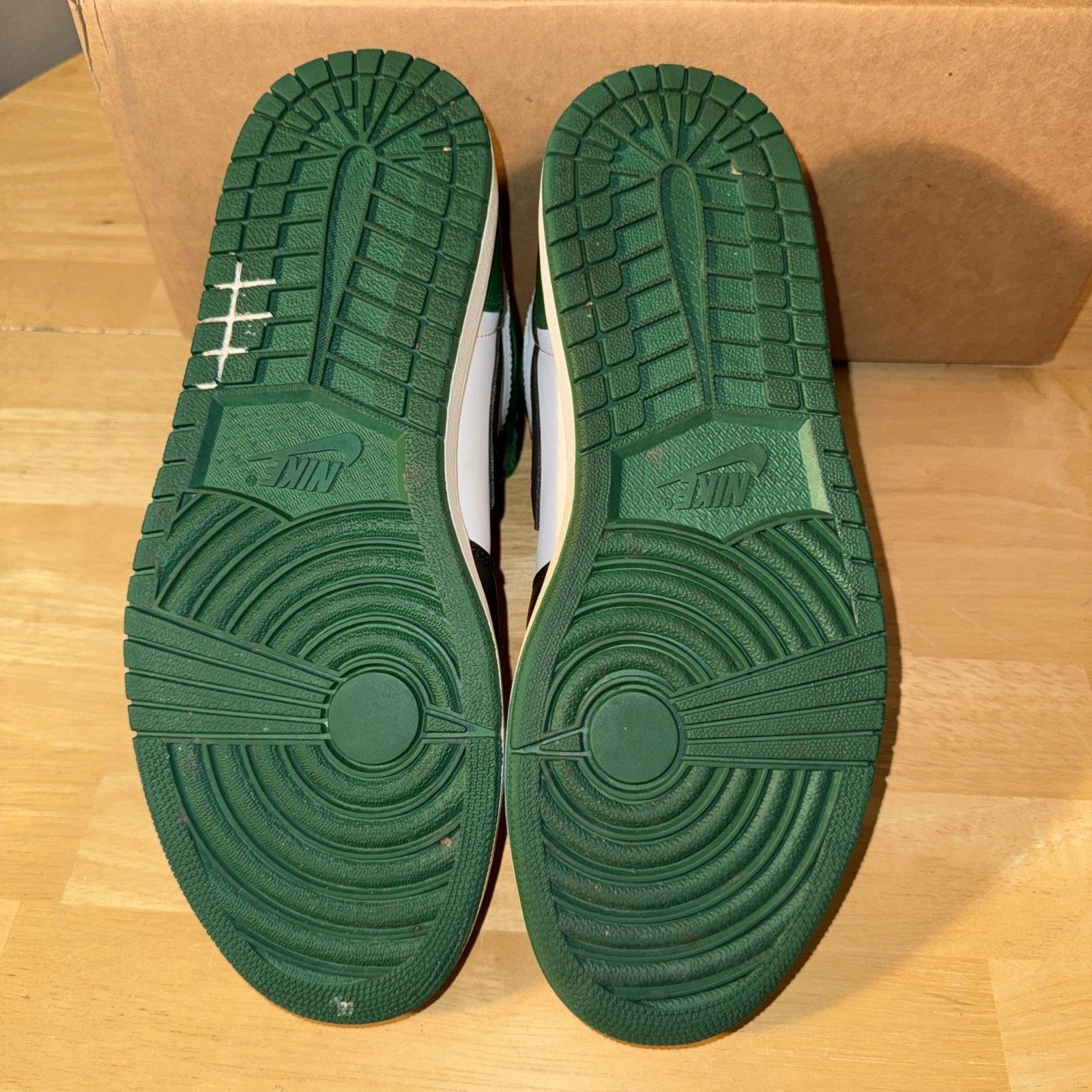 Nike Nike Air Jordan 1 Retro High OG DMP Celtics 2009 332550-101, Size US 10 / EU 43 - 7 Thumbnail
