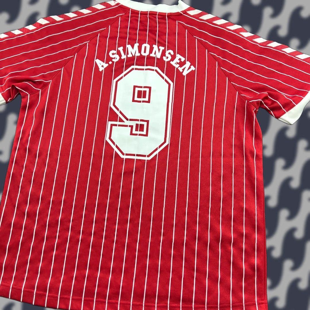 Hummel Hummel Shirt Denmark 1982 1983 Home Simonsen #9 Football Retro Jersey Mens 2XL Multicolor Short Sleeve T-Shirt Size US XXL / EU 58 / 5 - 1 Thumbnail