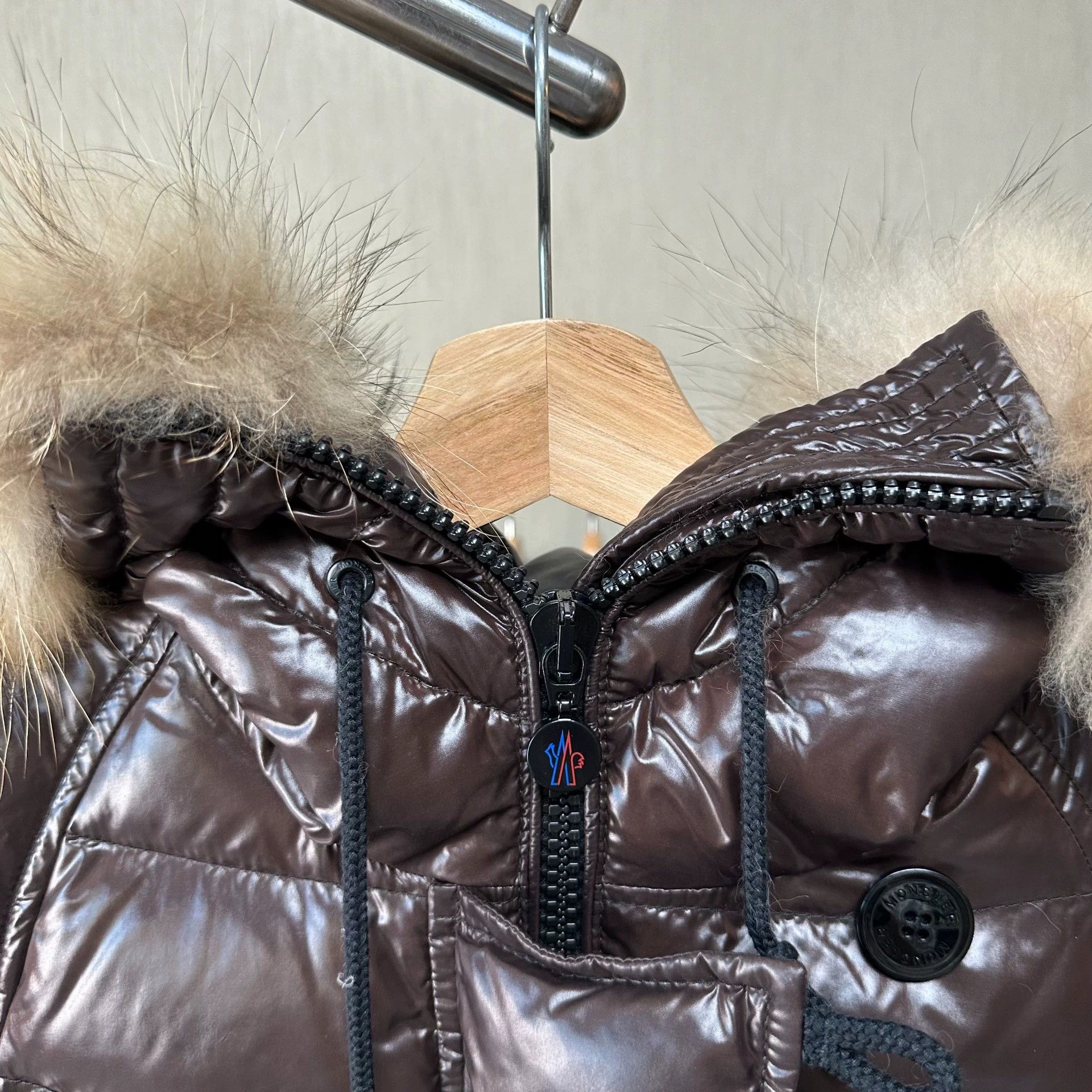 Moncler Moncler Down Vest w/ Fur Collar Mocha Brown Size 00 Like New Size XXS / US 00 / IT 34 - 3 Thumbnail