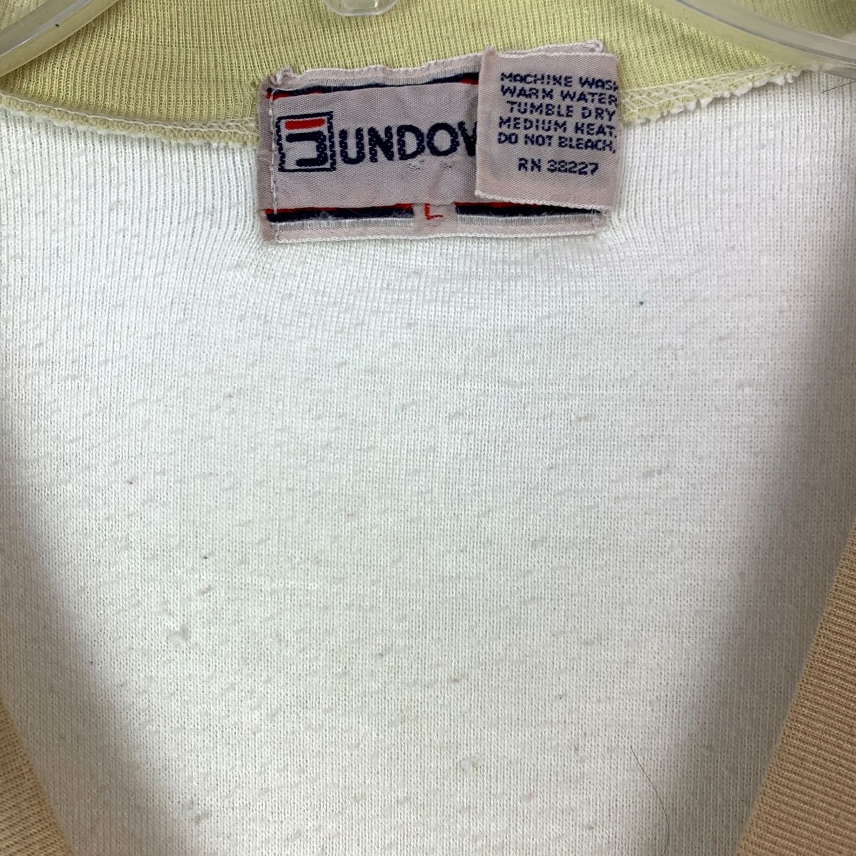 Vintage VINTAGE Sundowner Shirt Mens Large 70s Cream V-Neck Short Sleeve Terry Polyester Polo Shirt Size US L / EU 52-54 / 3 - 3 Thumbnail
