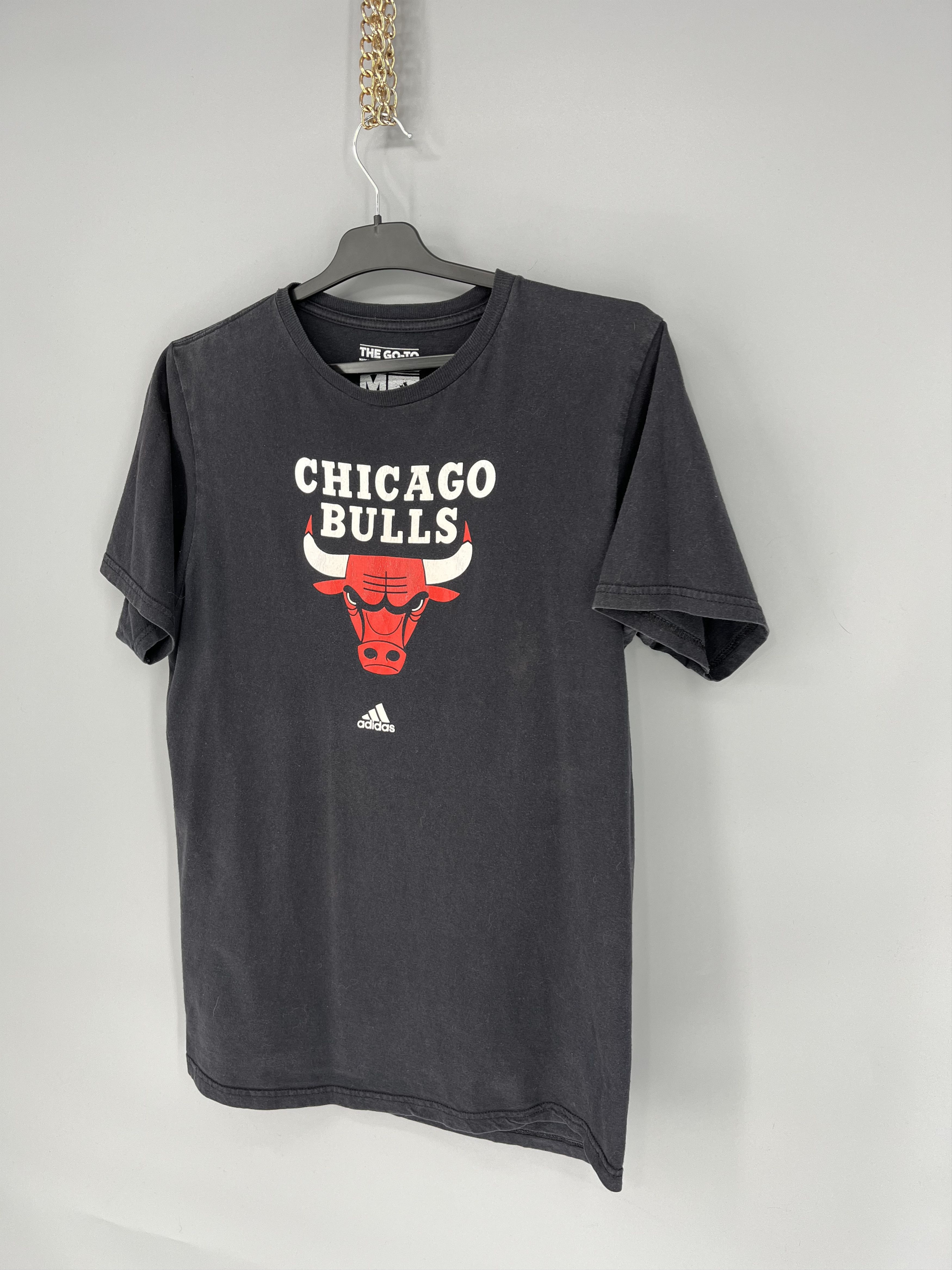 Adidas Adidas The Go To Tee Chicago Bulls T-Shirt Mens Medium Black Size US M / EU 48-50 / 2 - 3 Thumbnail