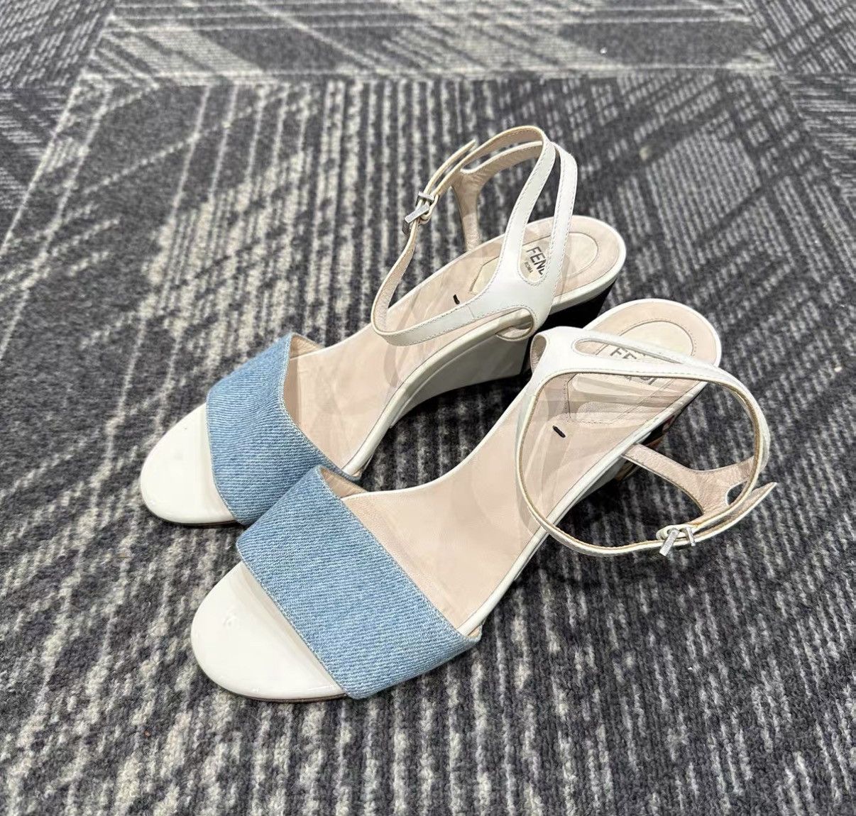 Fendi Fendi Denim Sandals J42 Size US 7 / IT 37 - 1 Thumbnail