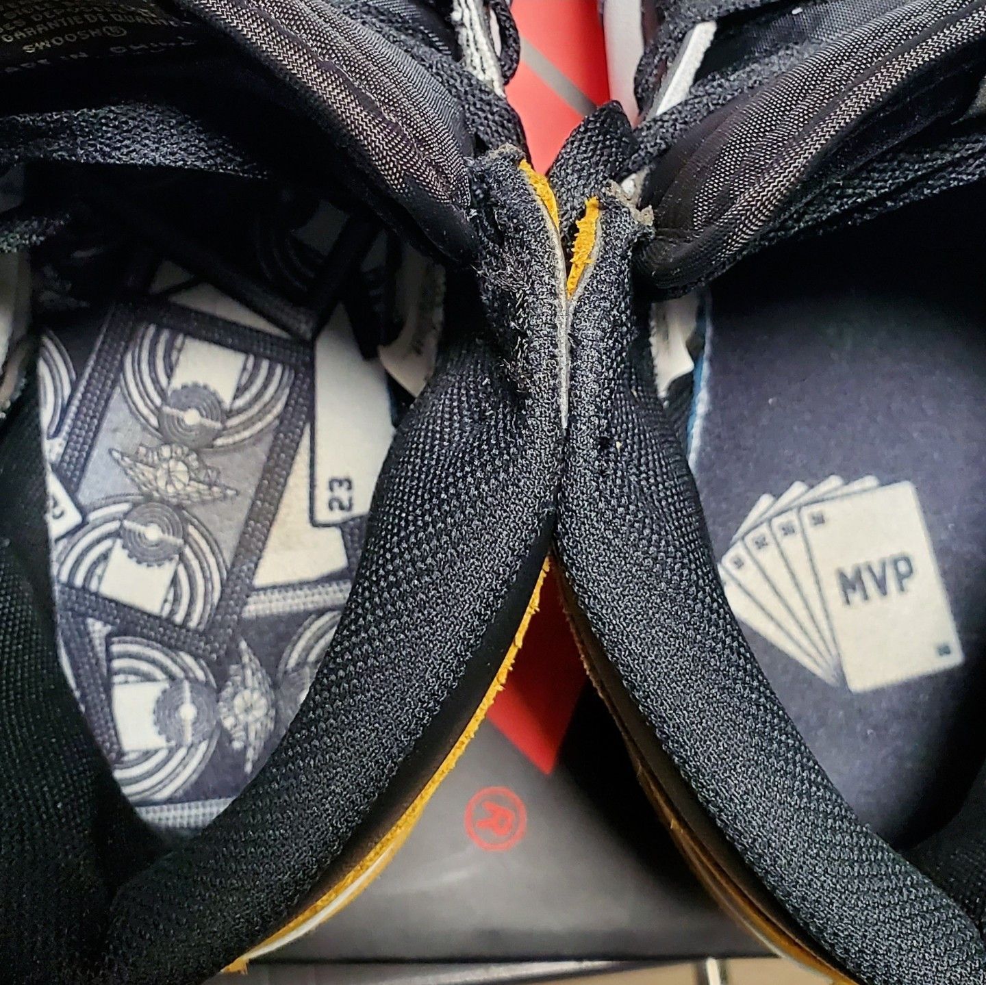 Jordan Brand × Nike Size 12.5 Jordan 1 High Best Hand In Game Yellow Ochre 2018 Size US 12.5 / EU 45-46 - 10 Thumbnail