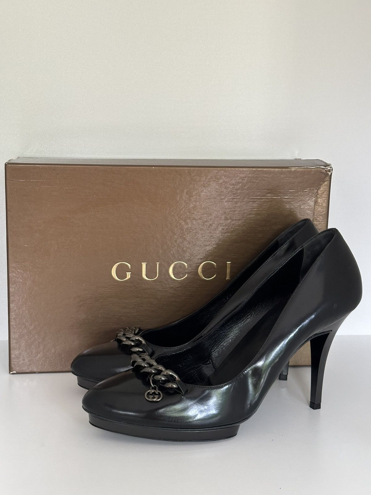 Gucci Gucci patent leather heels metal logo with box Size US 9 / IT 39 - 2 Thumbnail