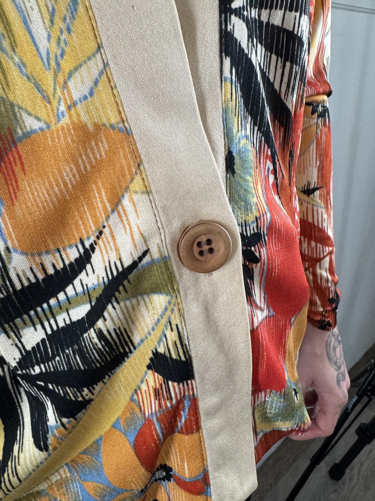 Designer Vibrant Tropical Print Button-Up Size ONE SIZE - 3 Thumbnail