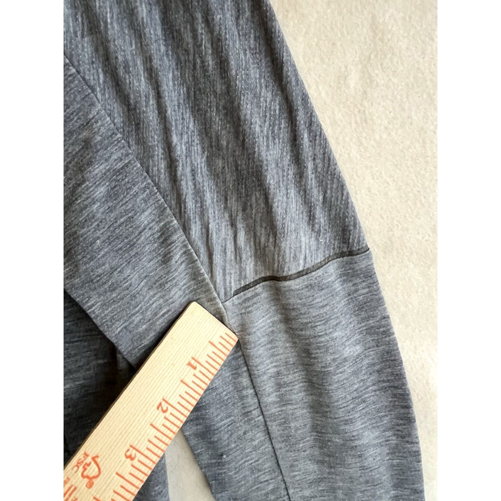 Vintage Hill City Hoodie Mens M Gray Pullover Performance Lightweight Gym City Shirt? Size US M / EU 48-50 / 2 - 7 Thumbnail