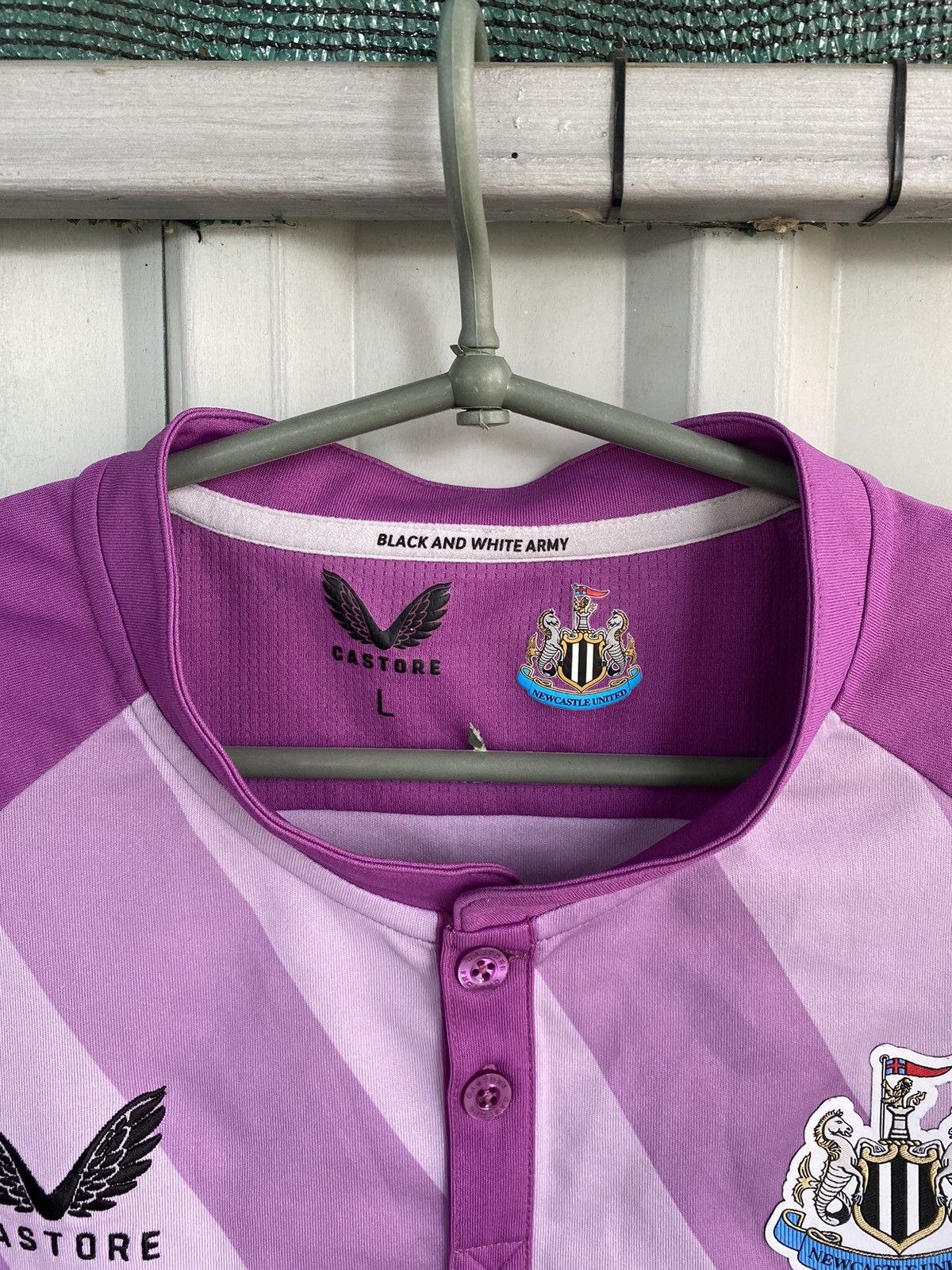 Castore NEWCASTLE CASTORE SOCCER FOOTBALL JERSEY BLOCK CORE SHIRT Size US L / EU 52-54 / 3 - 3 Thumbnail
