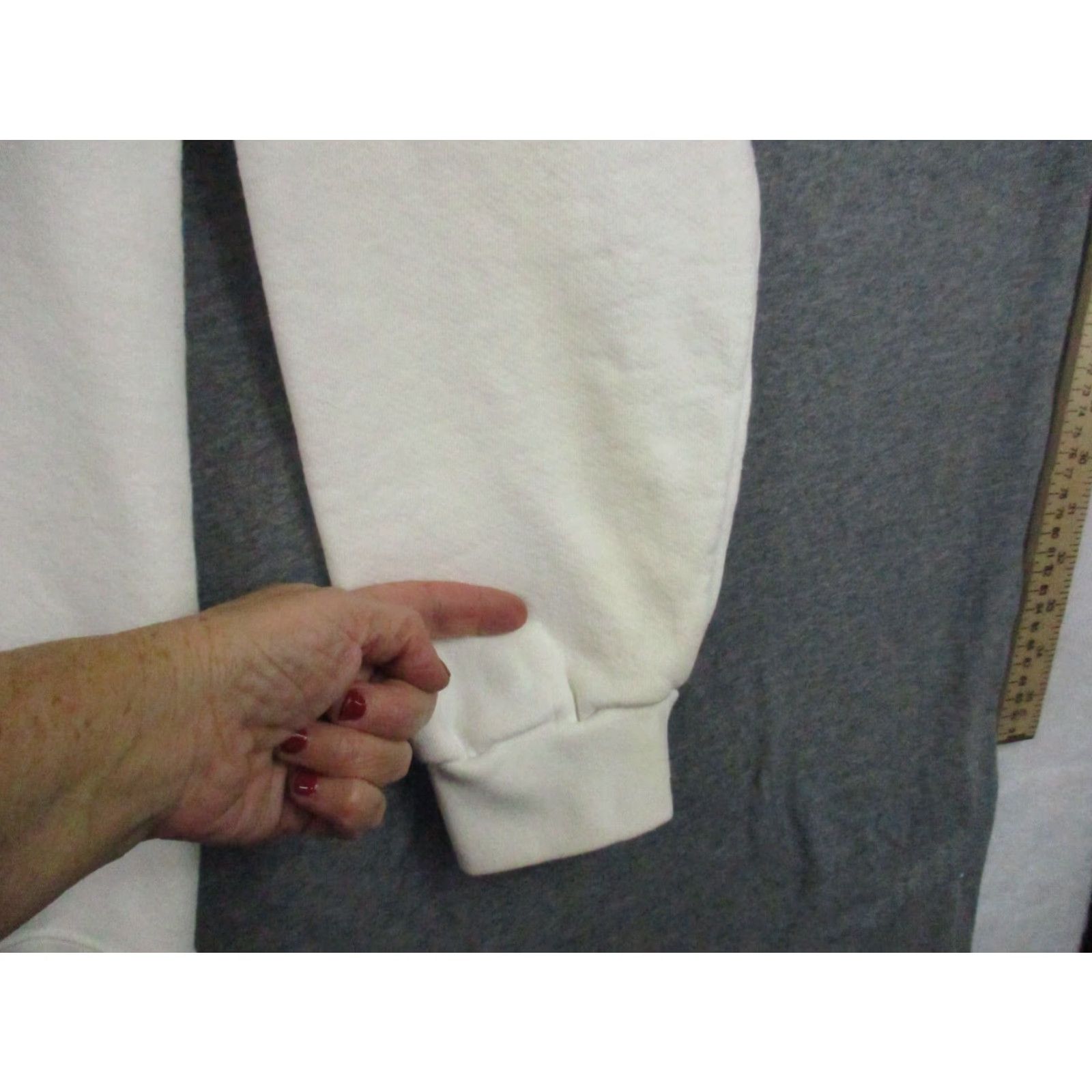 Nike VINTAGE Nike USA Flag Sweatshirt Large Adult White Long Sleeve Sweatshirt Mens 90s USA Nike Shirt Size US L / EU 52-54 / 3 - 4 Thumbnail