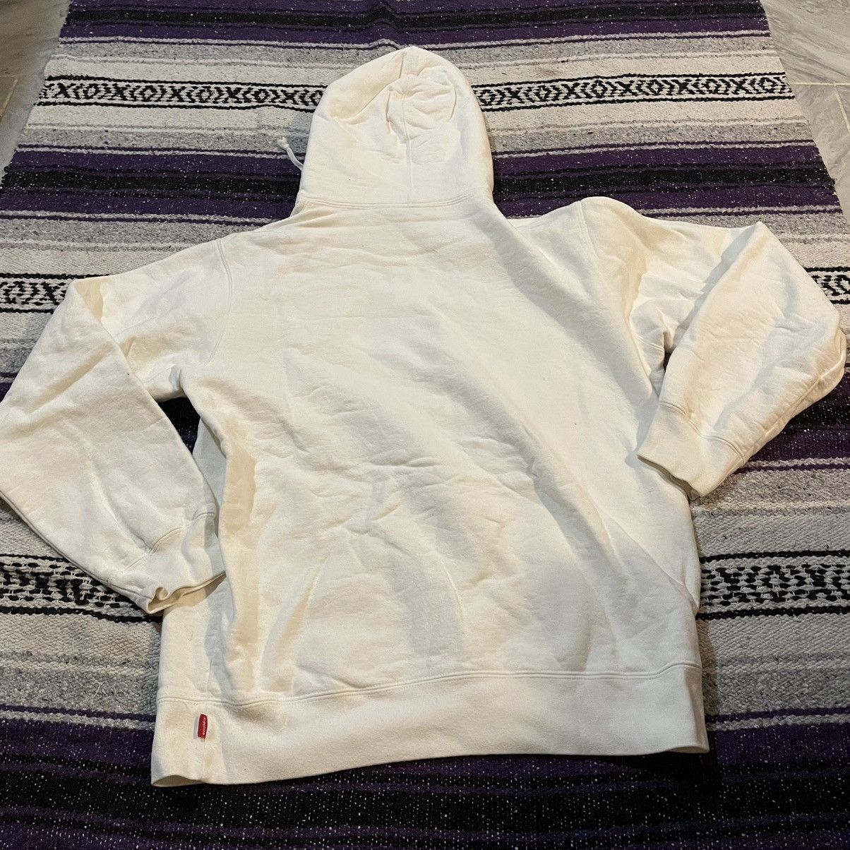 Supreme Supreme 2019 Embroidered Logo Hooded Sweatshirt Size L White Size US L / EU 52-54 / 3 - 14 Thumbnail