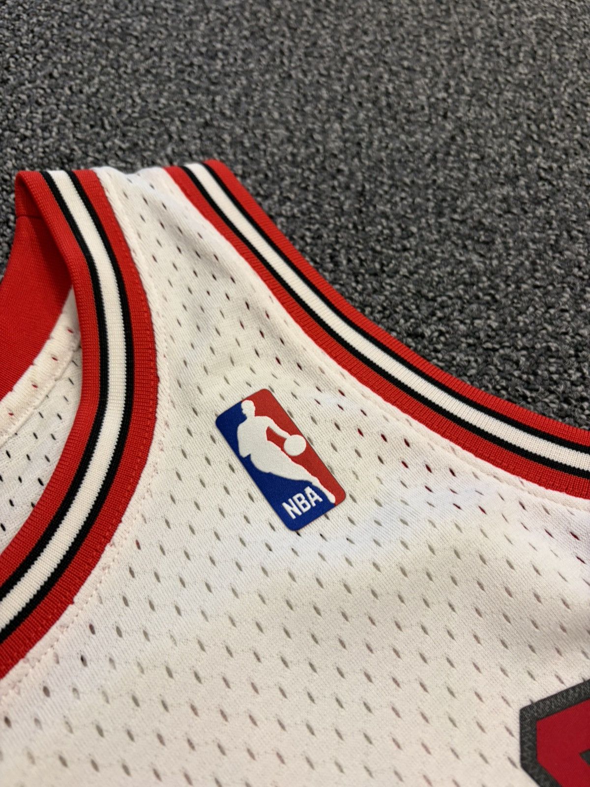 Mitchell & Ness Mitchell & Ness x Hardwood Classics Bulls S. Pippen Jersey Size US M / EU 48-50 / 2 - 5 Thumbnail