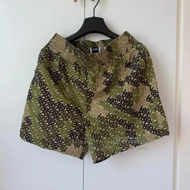 Burberry Burberry Green Cotton Print Summer Shorts. Size 23" - 1 Thumbnail