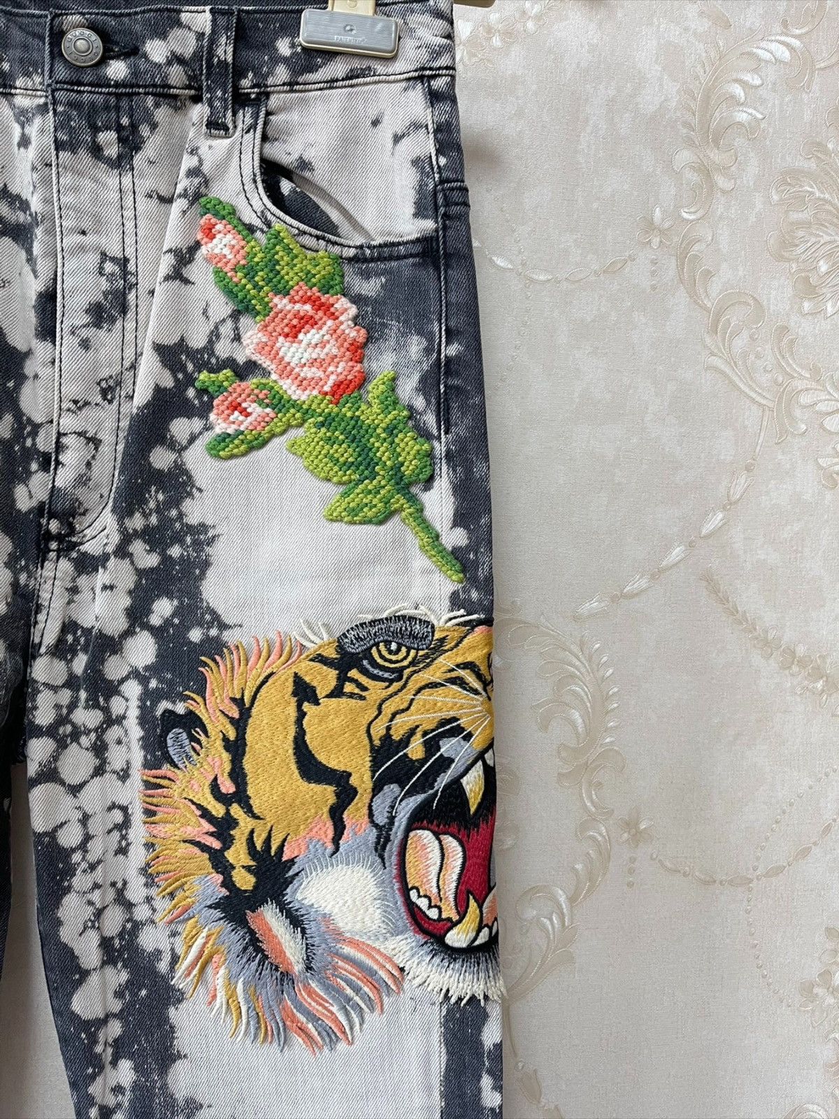 Gucci Gucci Tiger Flower Embroidery Bleach Denim Jeans size24 Size 24" / US 00 / IT 34 - 8 Thumbnail