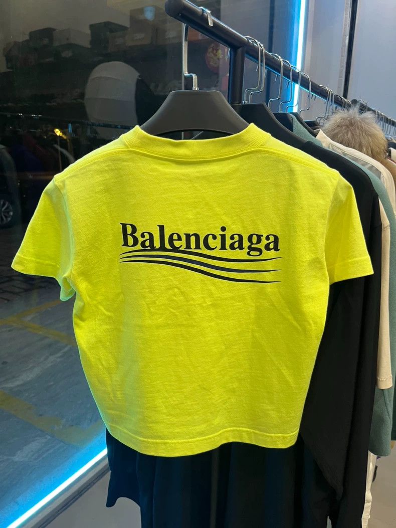 Balenciaga Balenciaga Fluorescent Yellow Cola Women's Short Sleeve 250 Size XS / US 0-2 / IT 36-38 - 2 Thumbnail