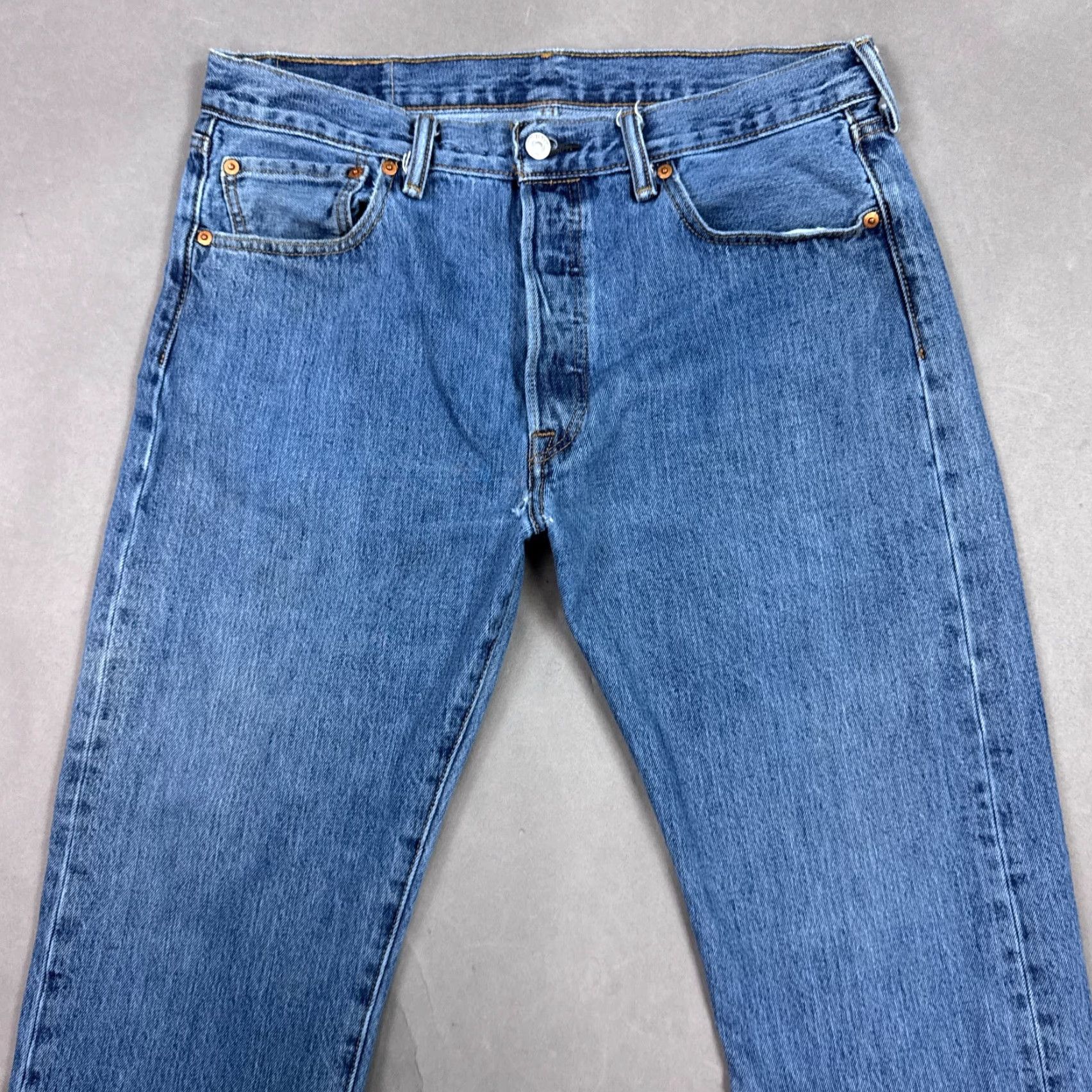 Levi's VINTAGE Levis 501 Jeans Mens 34x34 Blue Denim Button Fly Distressed Straight Pants Size US 34 / EU 50 - 3 Thumbnail