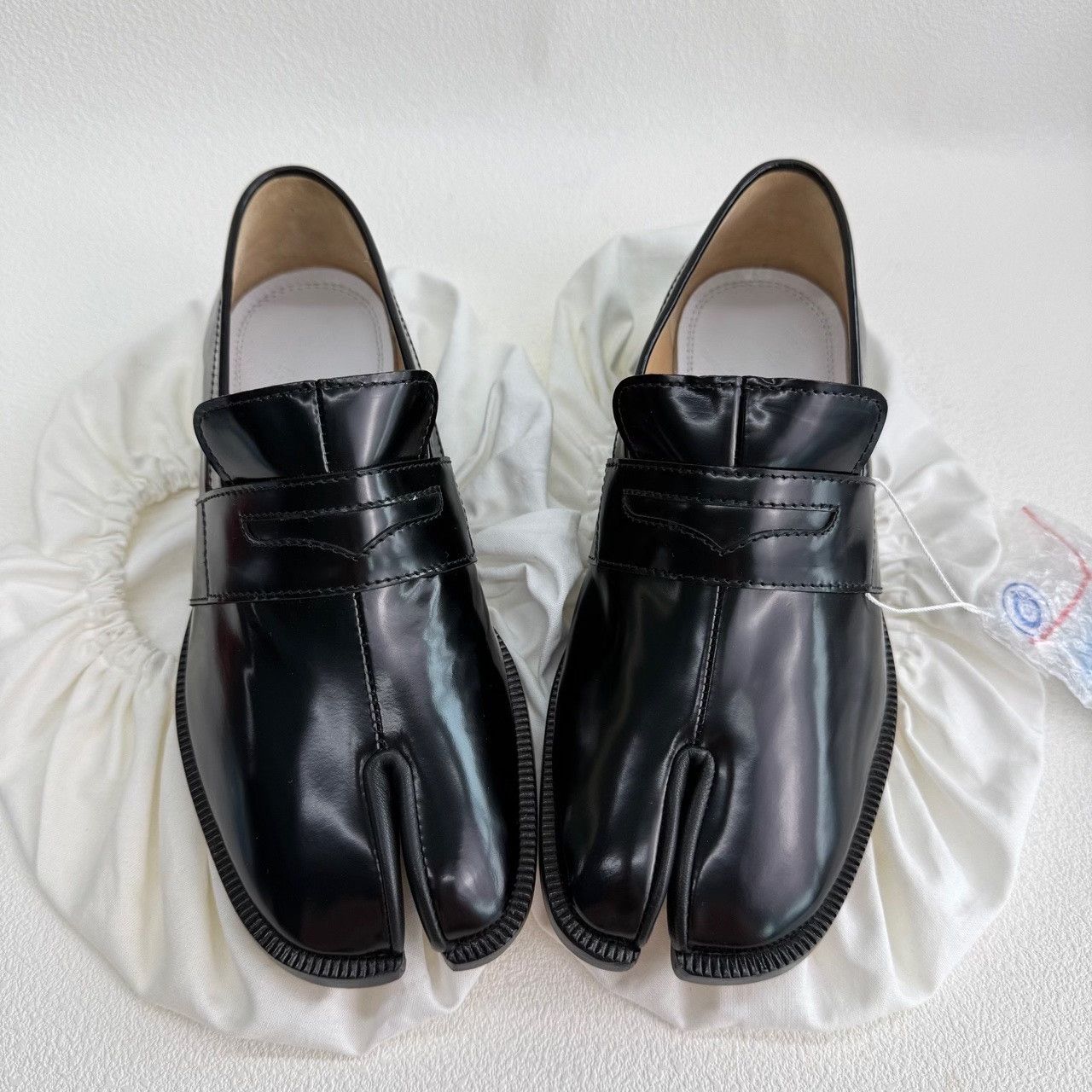 Maison Margiela Maison Margiela Black Lowtop Sneakers us_5 Women Size US 5 / IT 35 - 1 Thumbnail