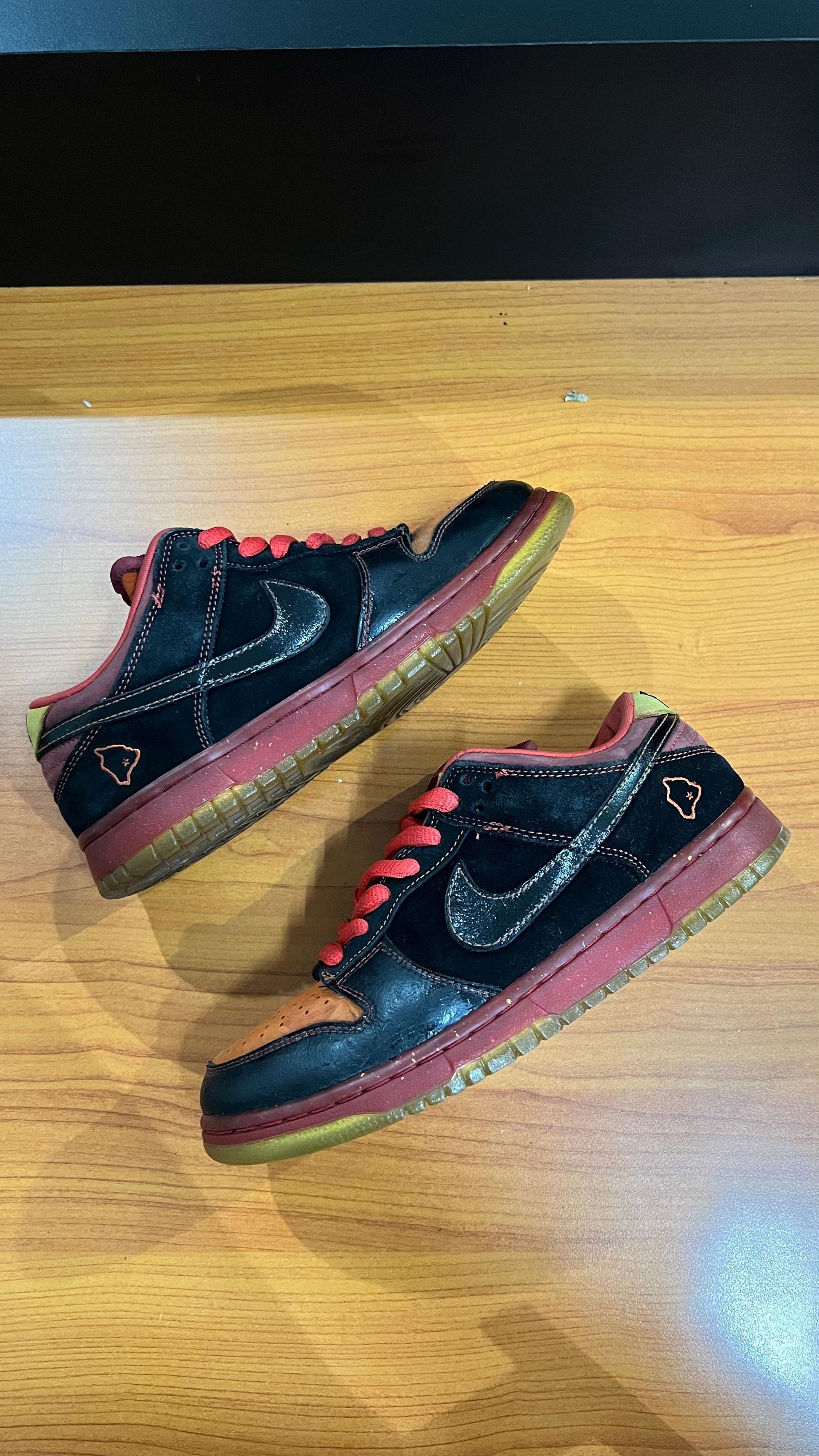 Nike SB Dunk Low Hawai Size US 7 / EU 40 - 1 Thumbnail