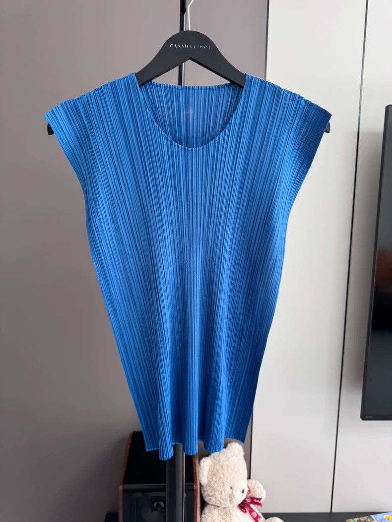 Issey Miyake Issey Miyake Blue pleated vest Size L / US 10 / IT 46 - 1 Thumbnail