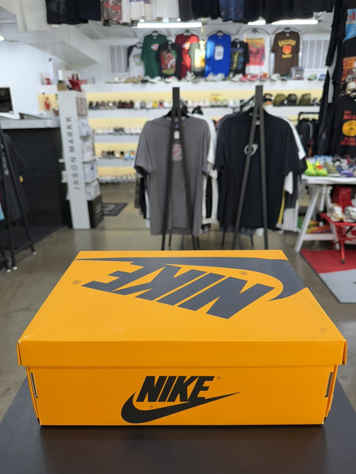 Jordan Brand Air Jordan 1 Taxi Size 9 (2022) Size US 9 / EU 42 - 16 Thumbnail