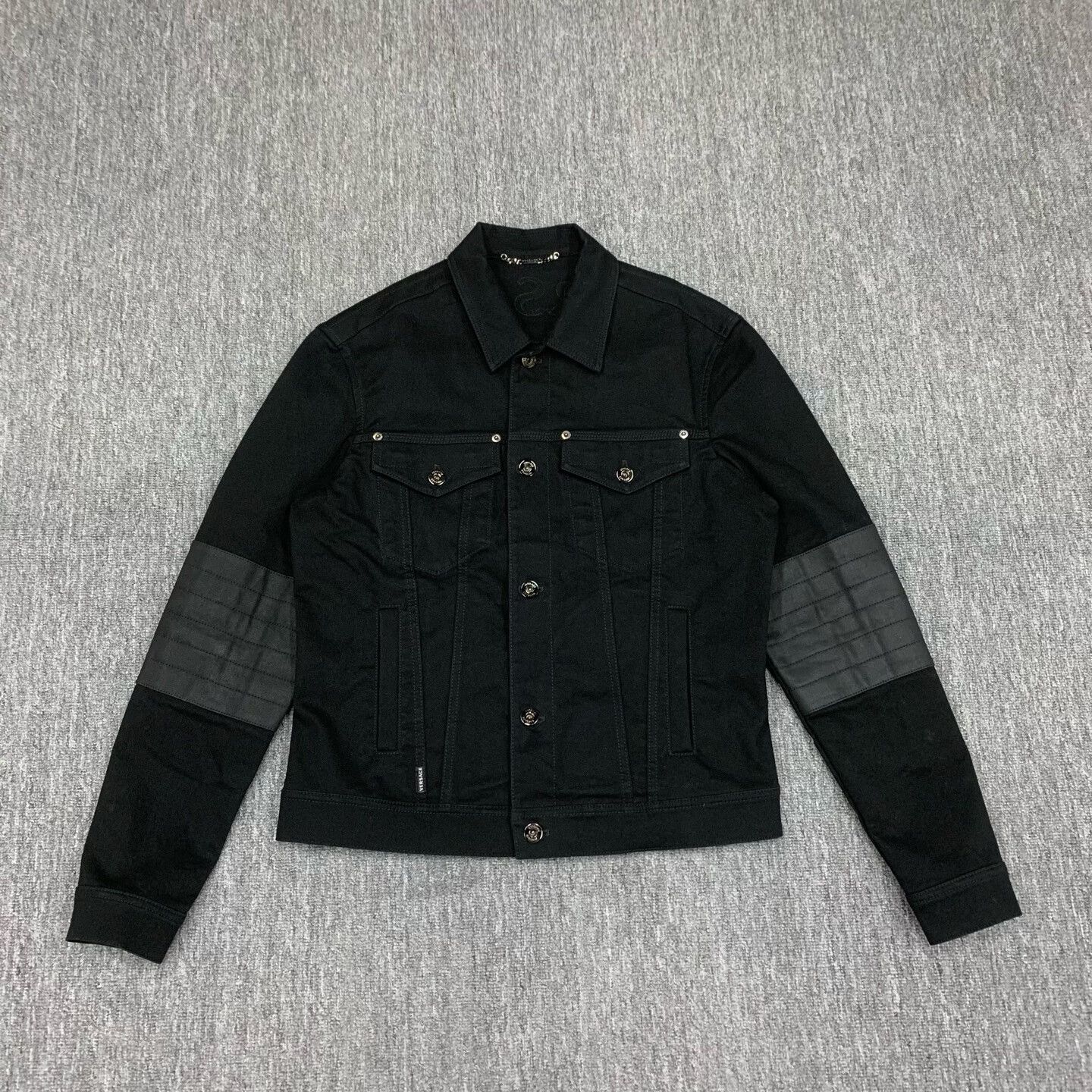 Versace black short denim jacket with logo Size US M / EU 48-50 / 2 - 1 Thumbnail