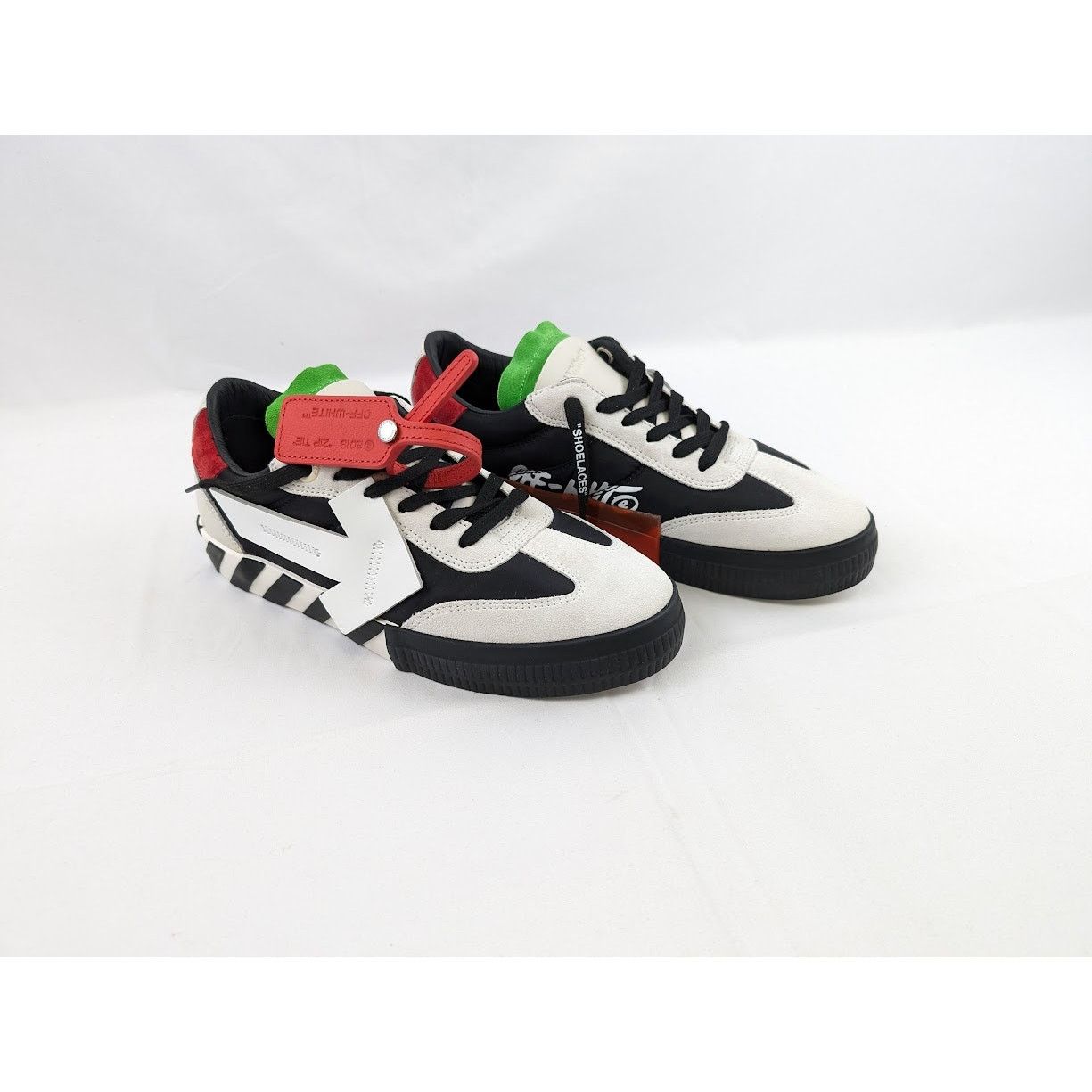 Off-White o1rshd1 Floating Arrow Low-Top Sneakers in Off White Size US 8 / EU 41 - 13 Thumbnail