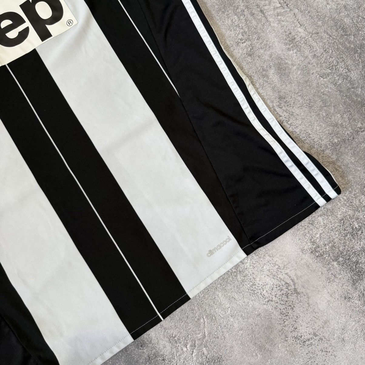 Adidas Adidas Juventus Home Jersey 2016/2017 Size US L / EU 52-54 / 3 - 4 Thumbnail