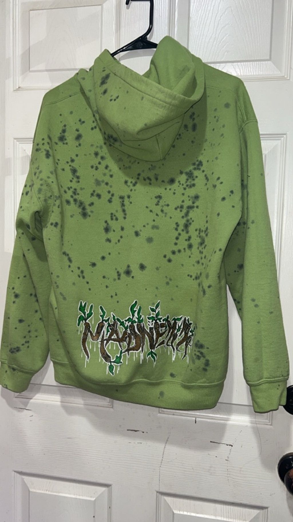 Gildan Men's Madnezz Green Bleached Graphic Hoodie M Size US M / EU 48-50 / 2 - 3 Thumbnail
