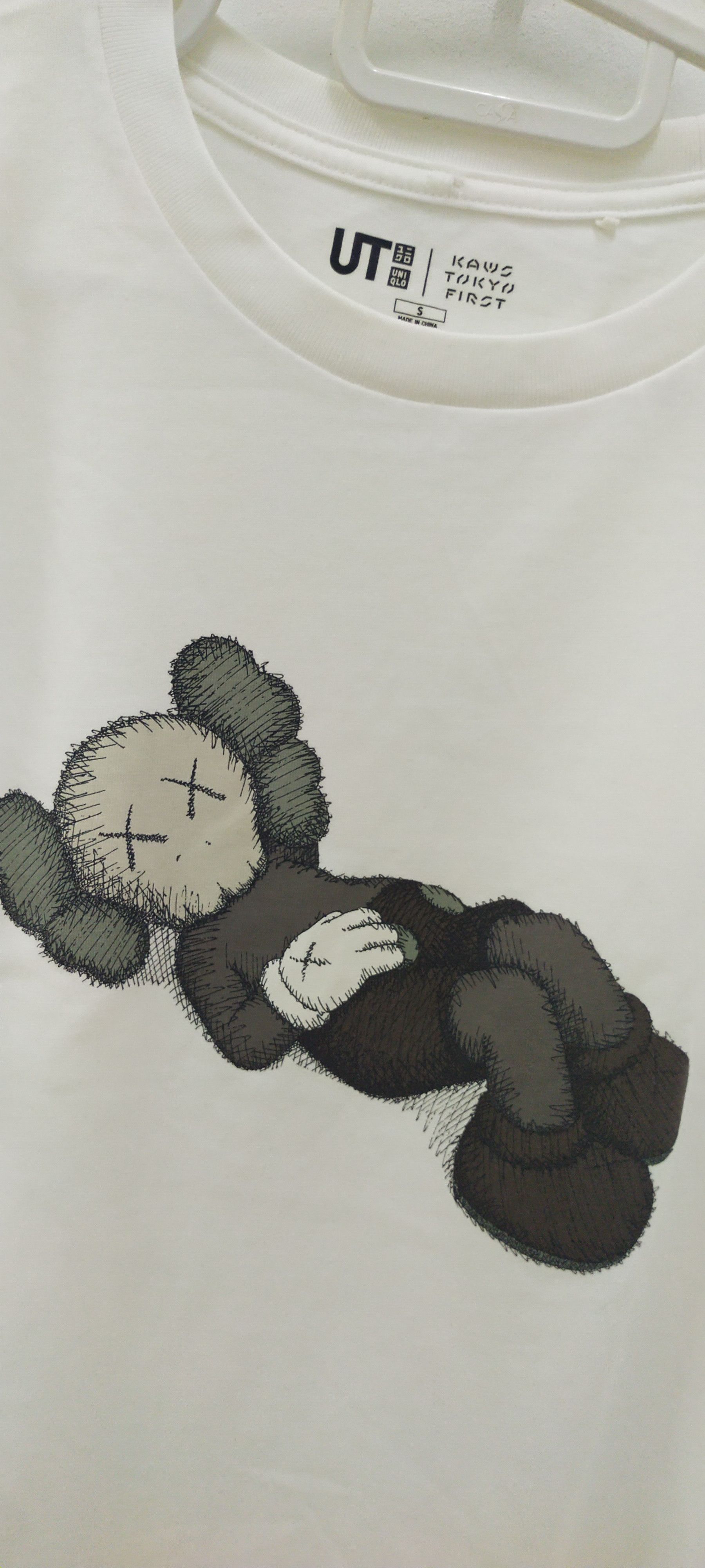 Kaws × Uniqlo Kaws Size US S / EU 44-46 / 1 - 3 Thumbnail