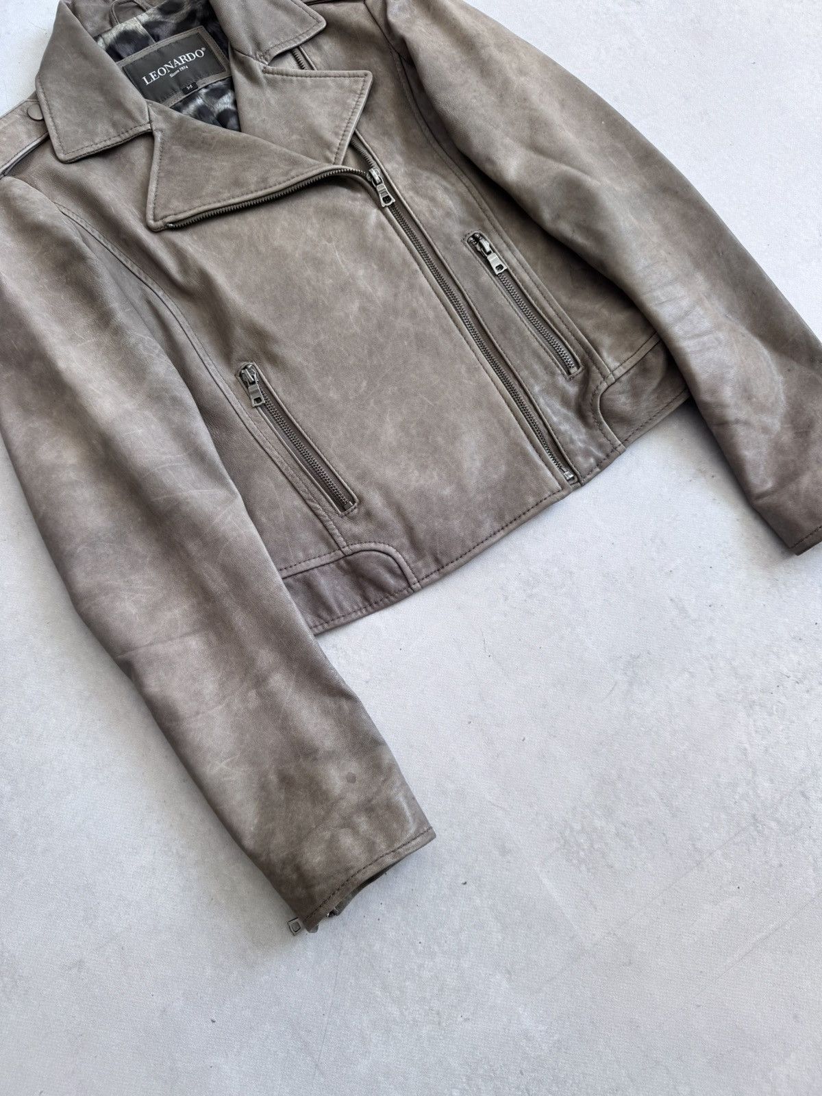Other Vintage Leonardo Women’s Leather Biker Jacket Italy Designer Size M / US 6-8 / IT 42-44 - 3 Thumbnail