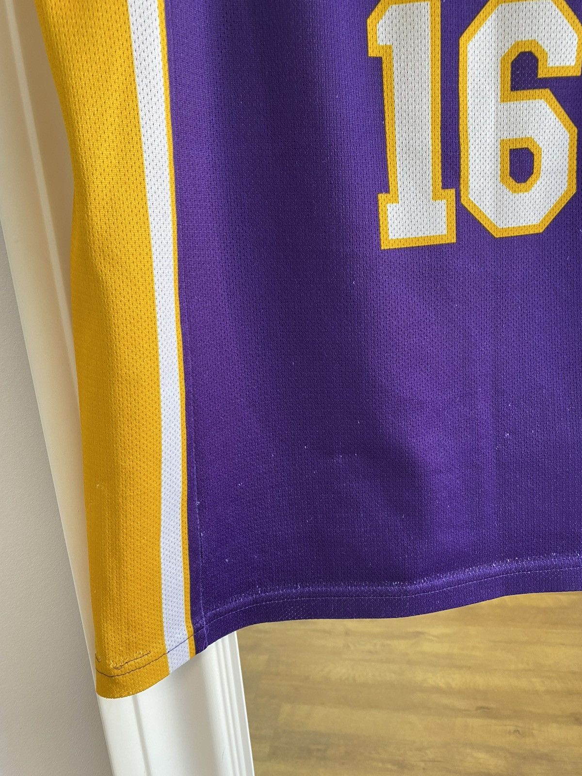 Champion Vintage champion Lakers NBA Jersey 16 Gasol ! Size US S / EU 44-46 / 1 - 8 Thumbnail