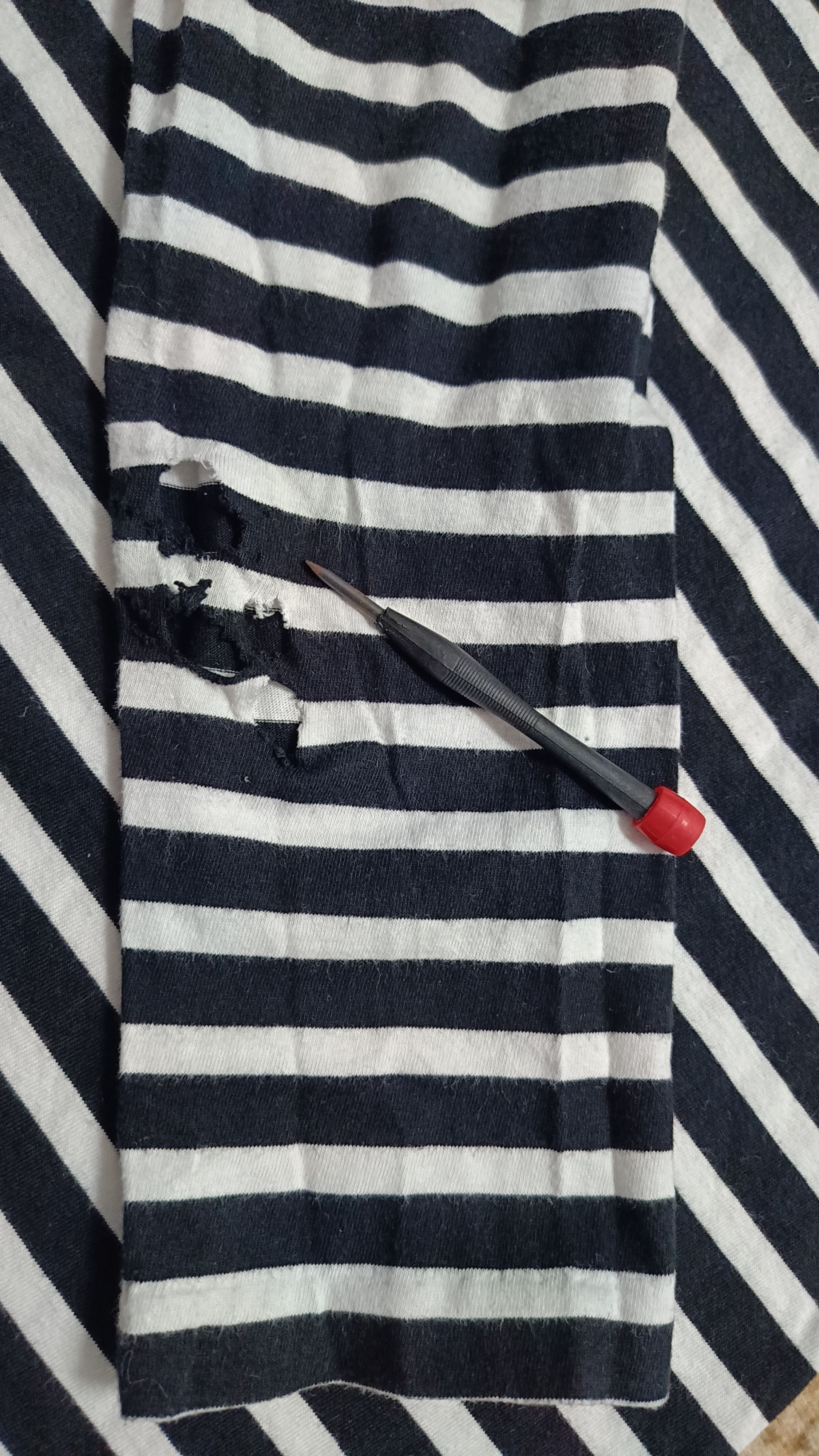 Maison Kitsune 🔥🔥Rare Distressed Maison Kitsune Stripe Long Tee Size US M / EU 48-50 / 2 - 8 Thumbnail
