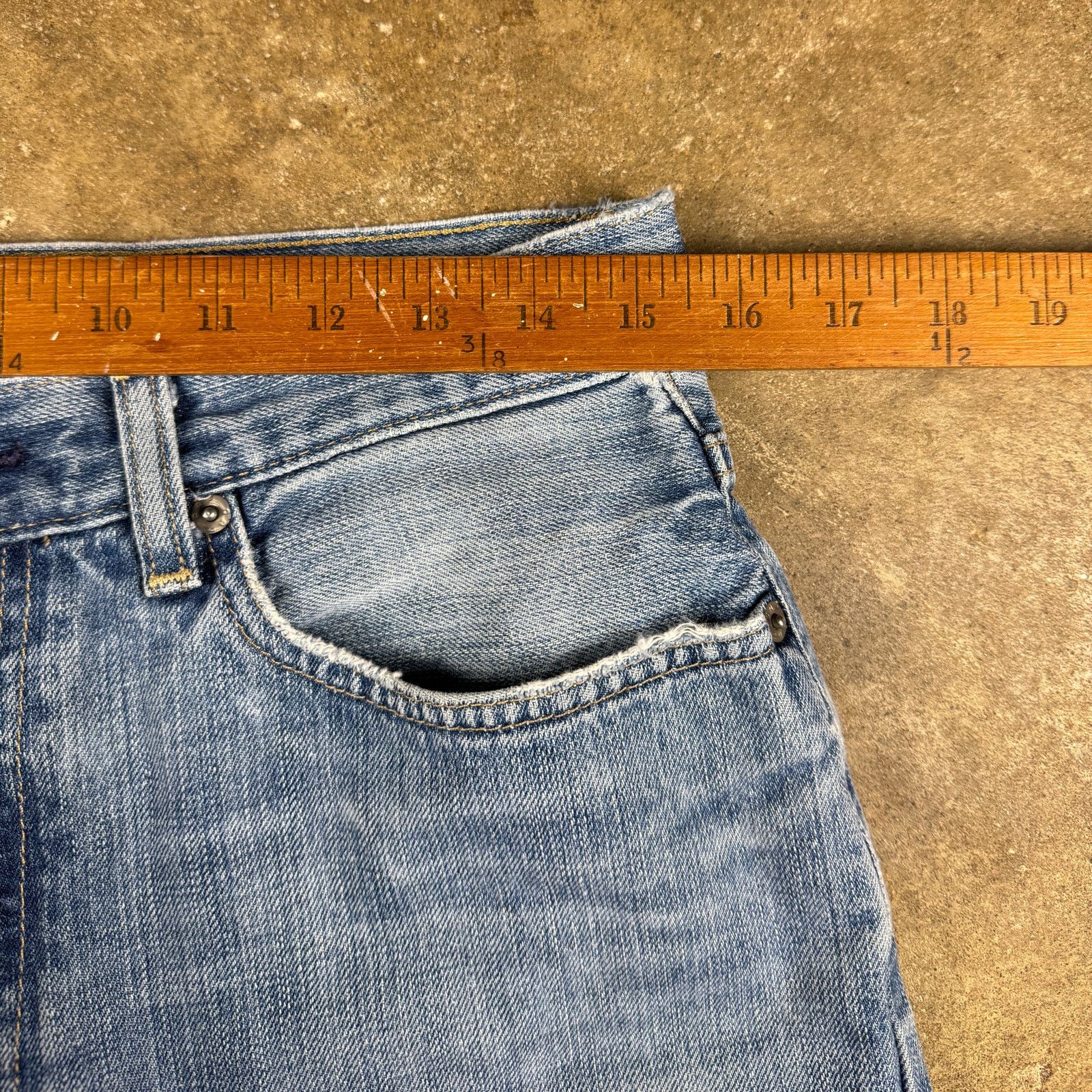 Gap Gap Easy Fit Vtg Men’s Jeans 31 Light Wash Distressed Hem Size US 31 - 9 Thumbnail