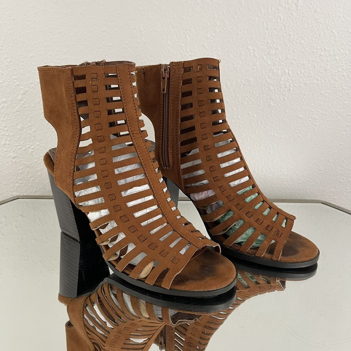 Forever 21 FOREVER 21 Light Brown Gladiator Ankle Sandal Block Heels Size US 7 / IT 37 - 2 Thumbnail