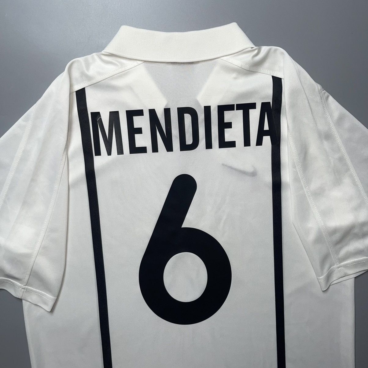 Nike VALENCIA NIKE 2000/2001 FOOTBALL HOME JERSEY #6 MENDIETA Size US M / EU 48-50 / 2 - 12 Thumbnail