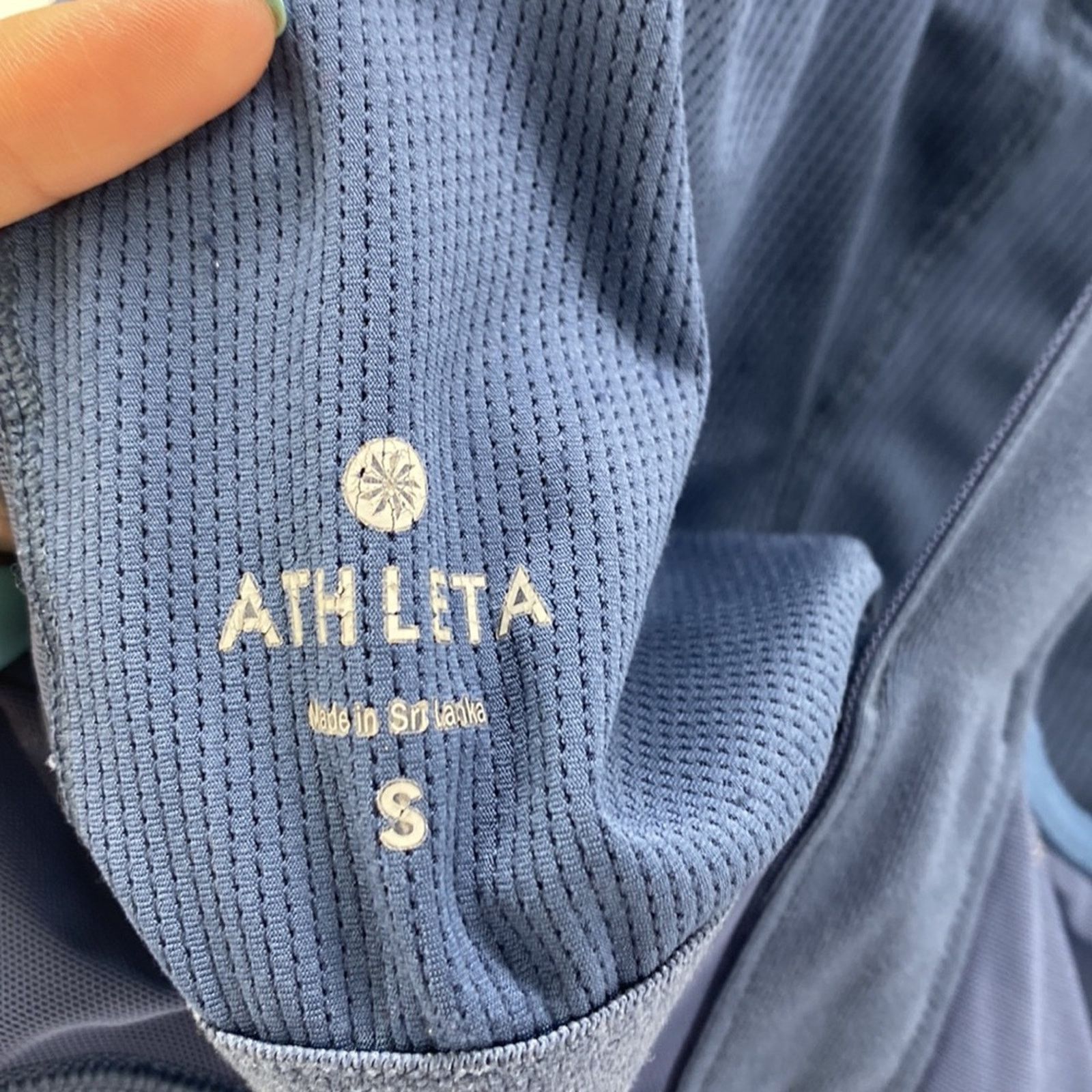 Athleta Athleta Stunner t strap athletic shelf bra tank Top sz S Size S / US 4 / IT 40 - 5 Thumbnail
