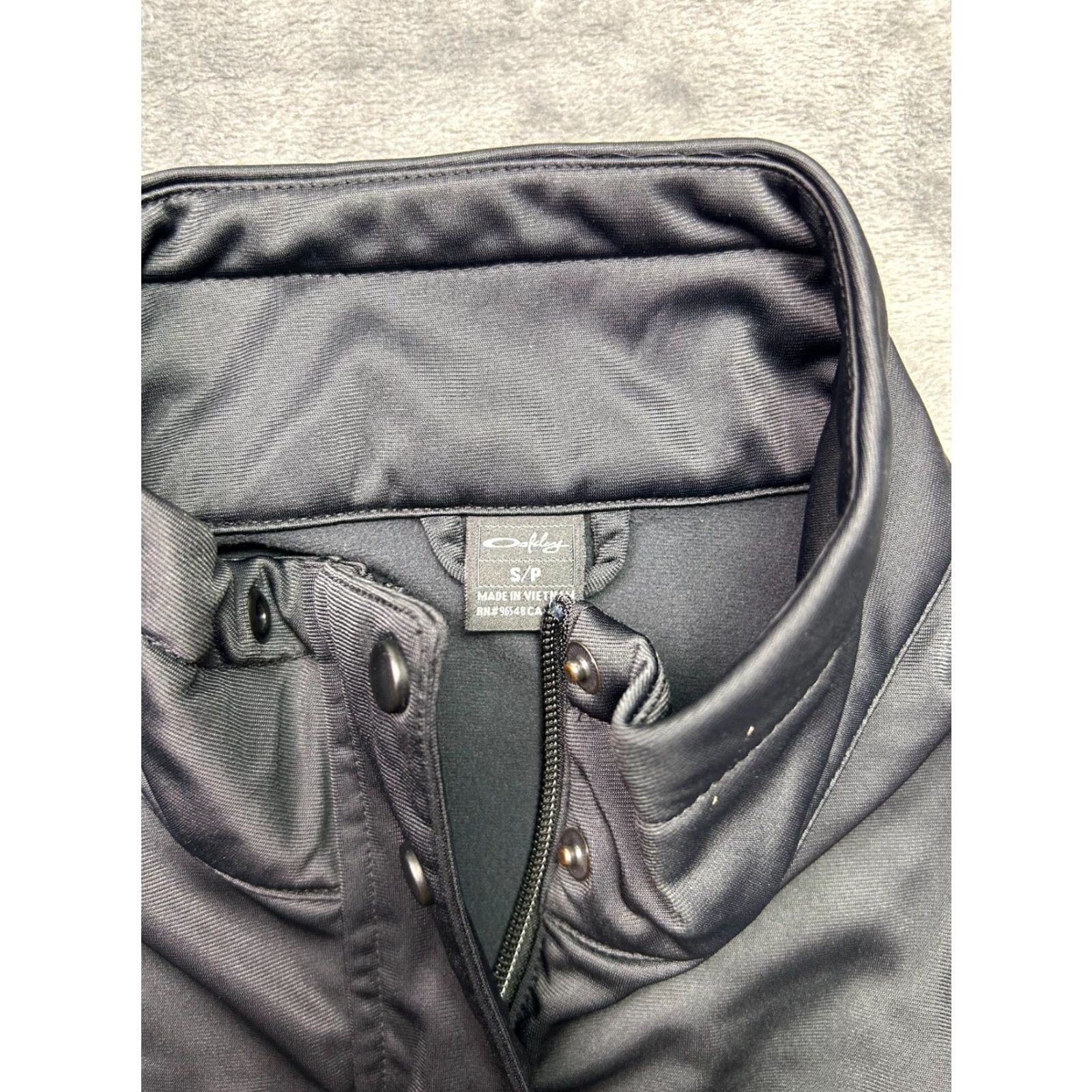 Oakley VINTAGE Oakley Women’s Jacket Full Zip Quilted Hem Black S Regular Womens Size S / US 4 / IT 40 - 4 Thumbnail