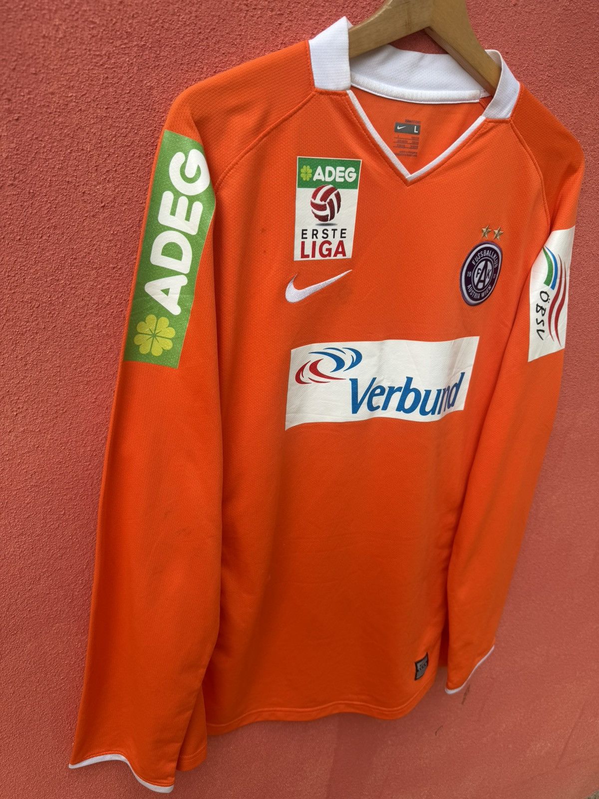 Umbro Austria Wein Fussballklub Size US L / EU 52-54 / 3 - 7 Thumbnail