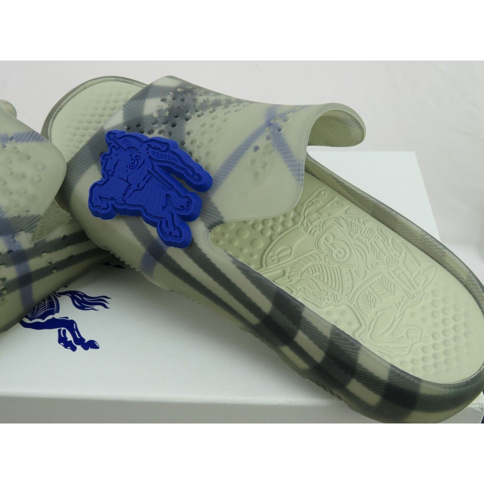 Burberry BURBERRY STINGRAY GRAY RUBBER CHECK & CHARM LOGO SANDALS 44 Size US 11 / EU 44 - 11 Thumbnail